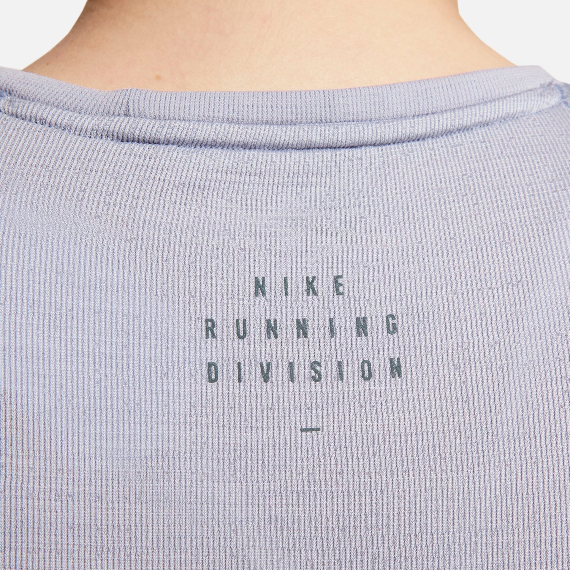 Camiseta Nike Dri-FIT Run Division Feminina - Foto 4