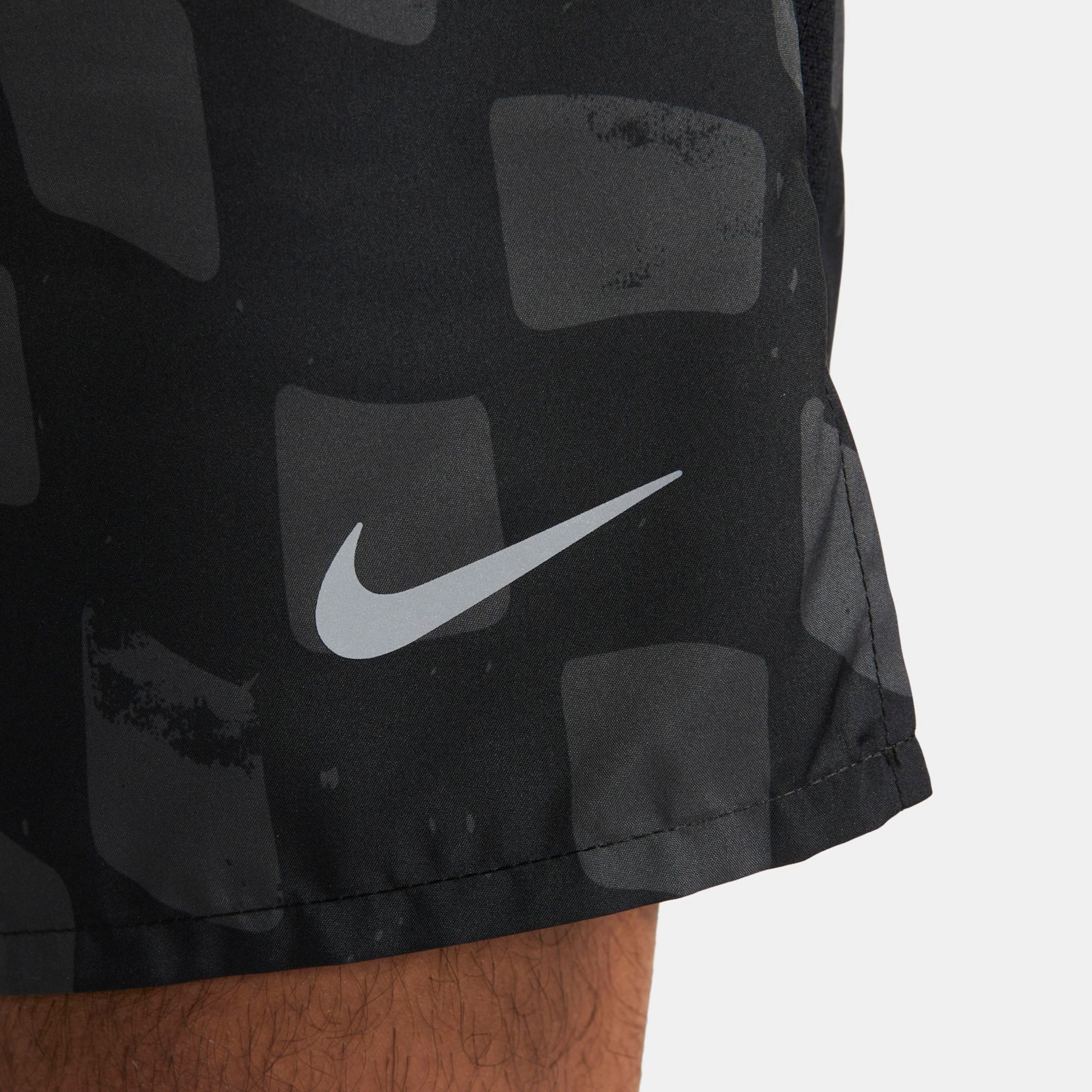 Shorts Nike Dri-FIT Challenger Masculino - Foto 5