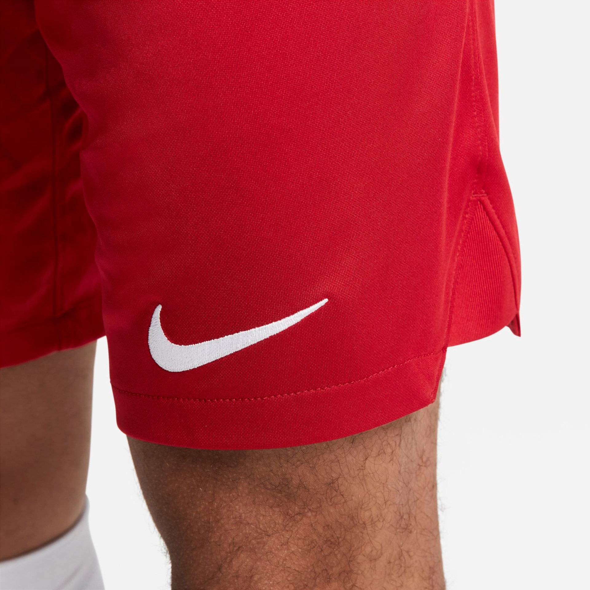 Shorts Nike Liverpool I 2023/24 Torcedor Pro Masculino - Foto 5