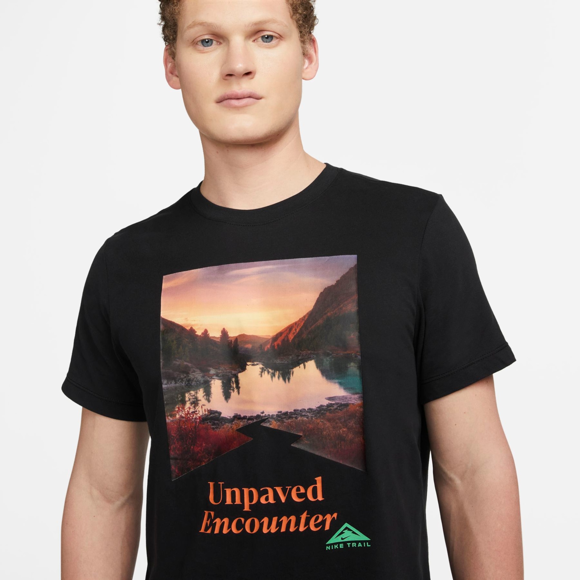 Camiseta Nike Trail Dri-FIT Masculina - Foto 3