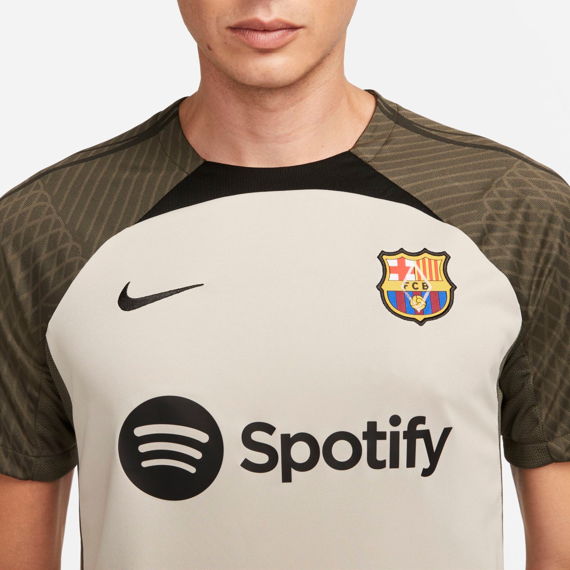 Camiseta Nike Barcelona Strike Masculina - Foto 3