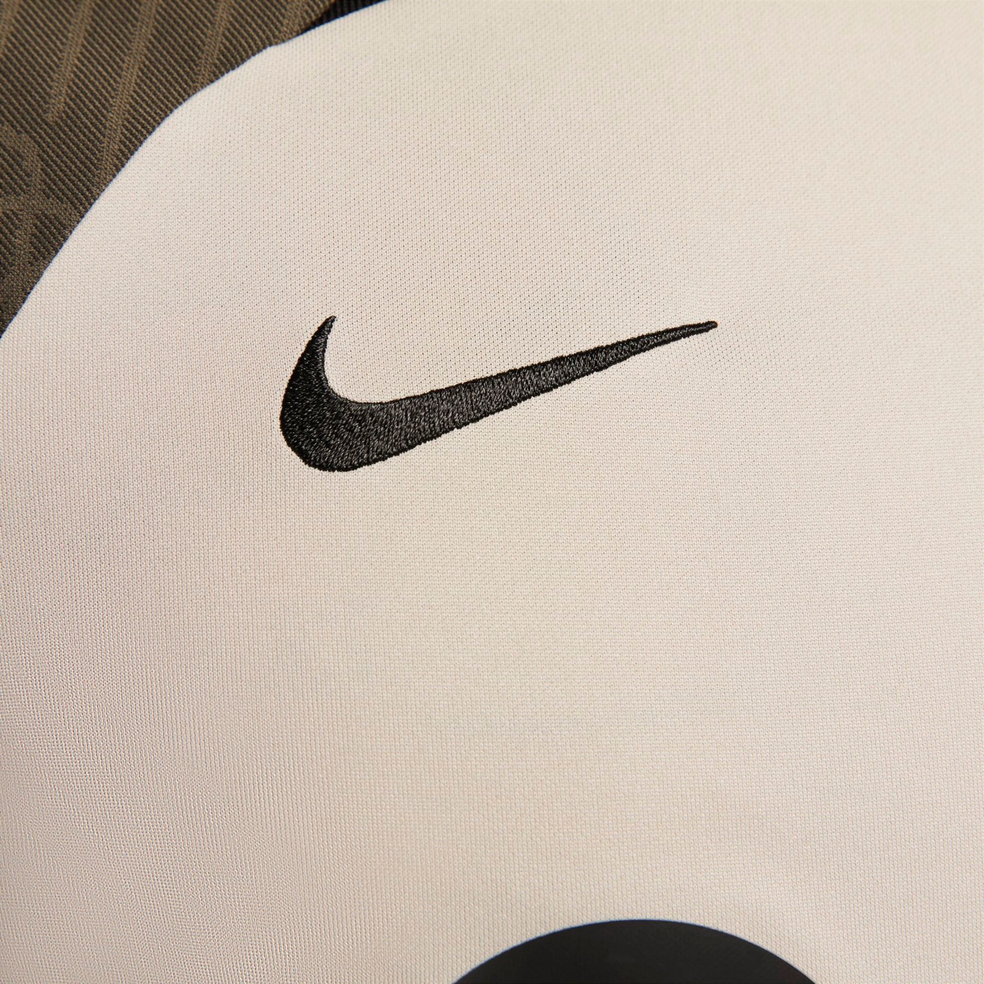 Camiseta Nike Barcelona Strike Masculina - Foto 5