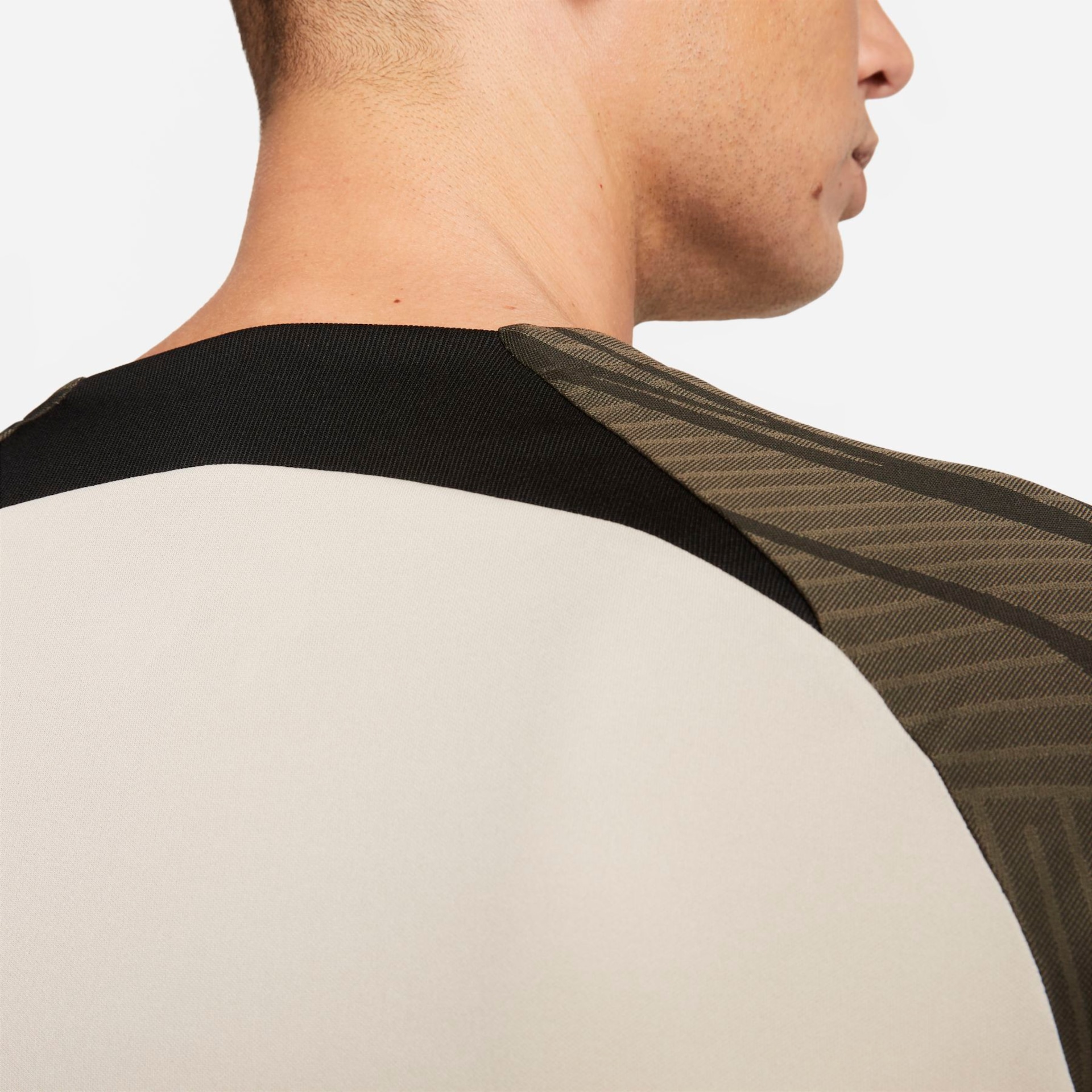 Camiseta Nike Barcelona Strike Masculina - Foto 7