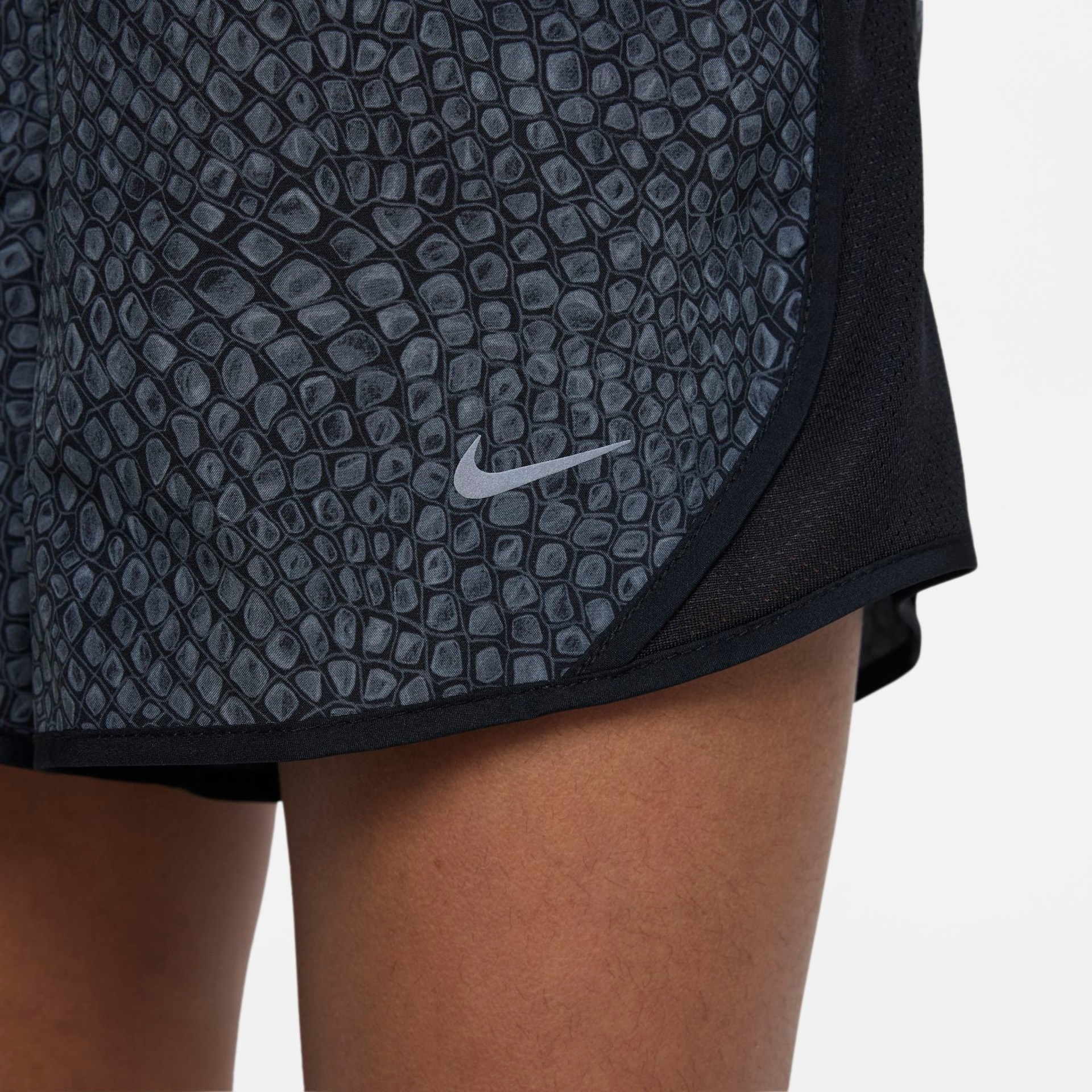 Shorts Nike Dri-FIT Tempo Infantil - Foto 4