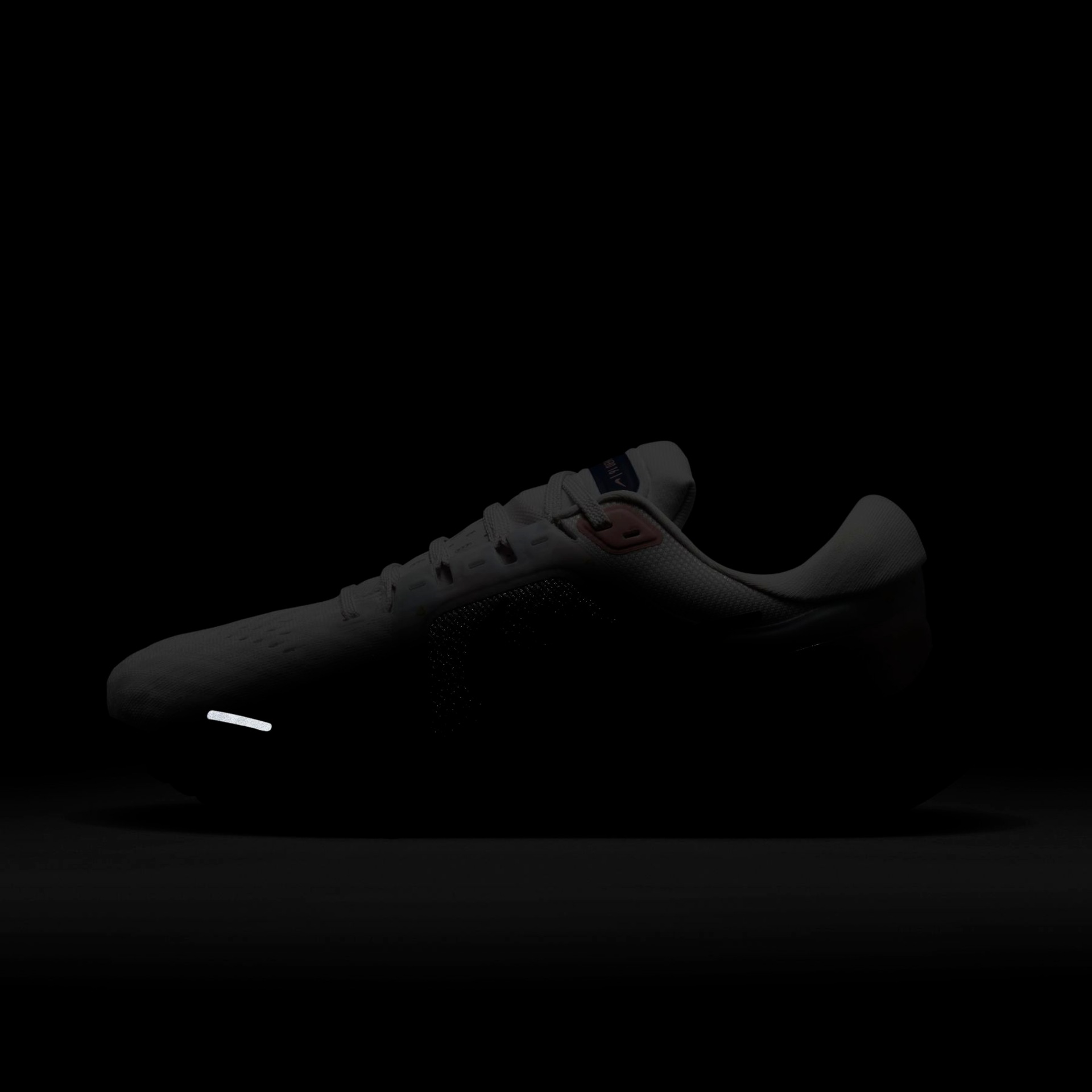 Tênis Nike Air Zoom Vomero 16 Feminino - Foto 9