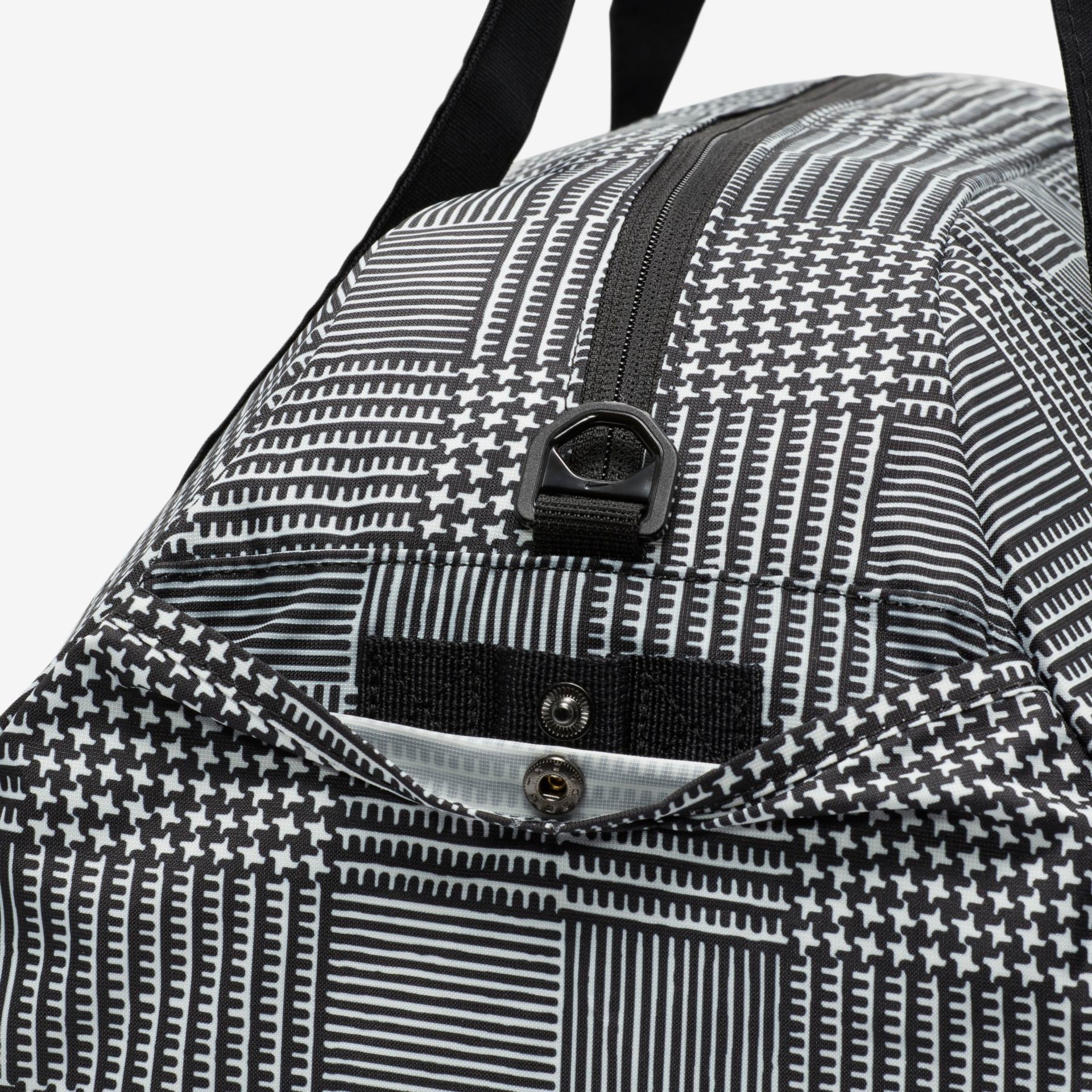 Bolsa Nike Gym Club Feminina - Foto 8