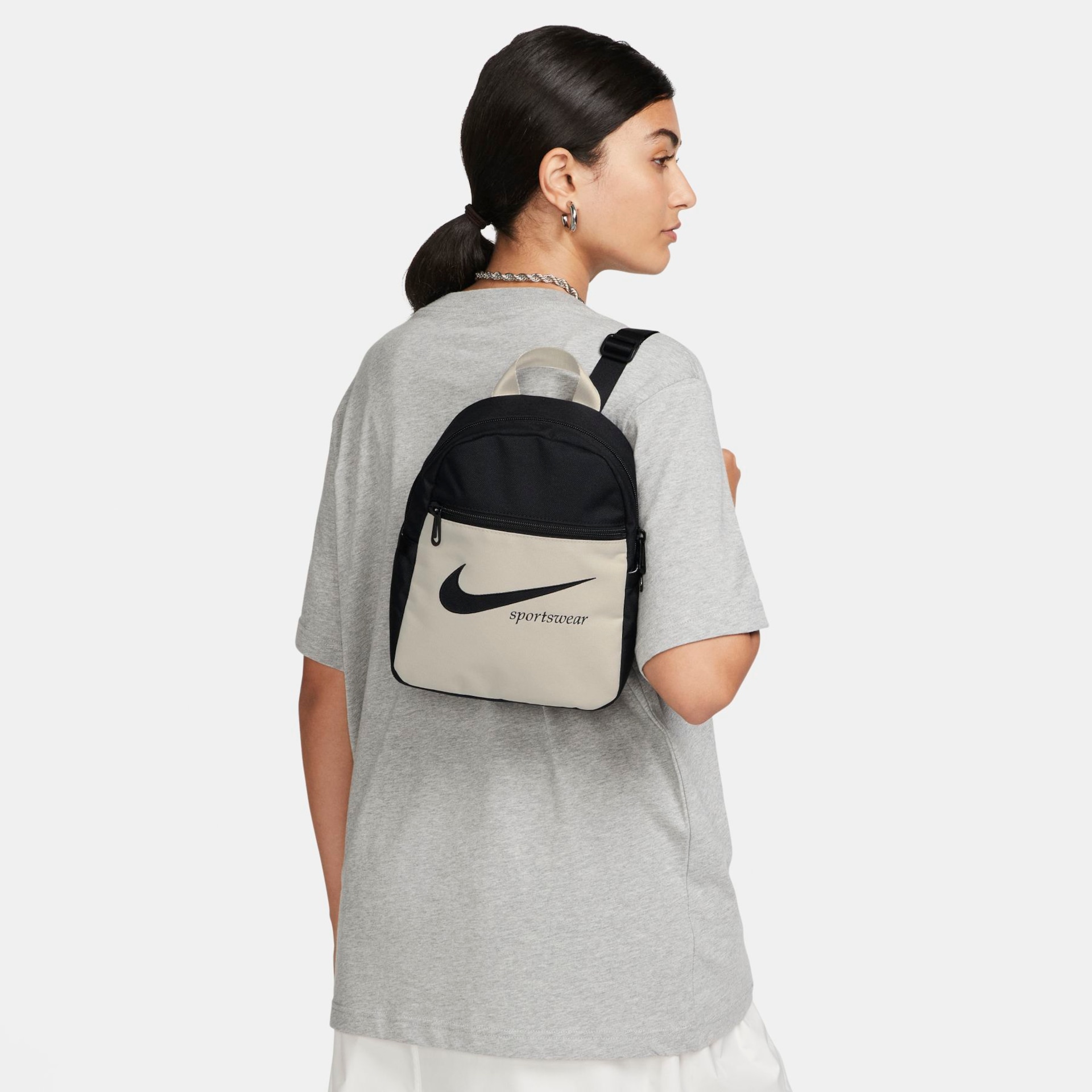 Mochila Nike Sportswear Futura Feminina - Foto 1