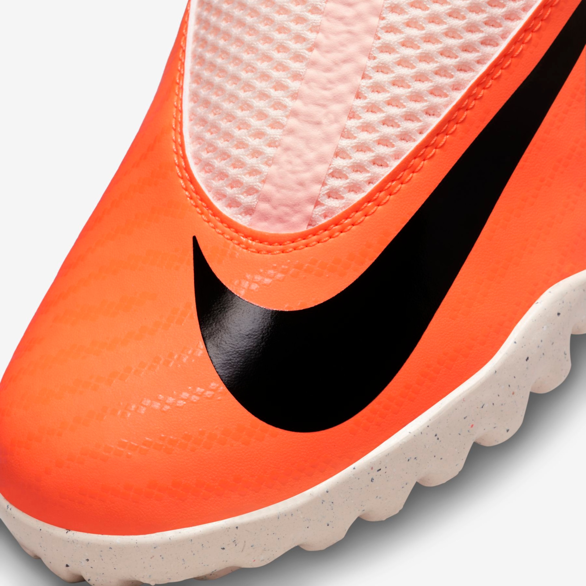 Chuteira Nike Phantom GX Academy Society Infantil - Foto 7