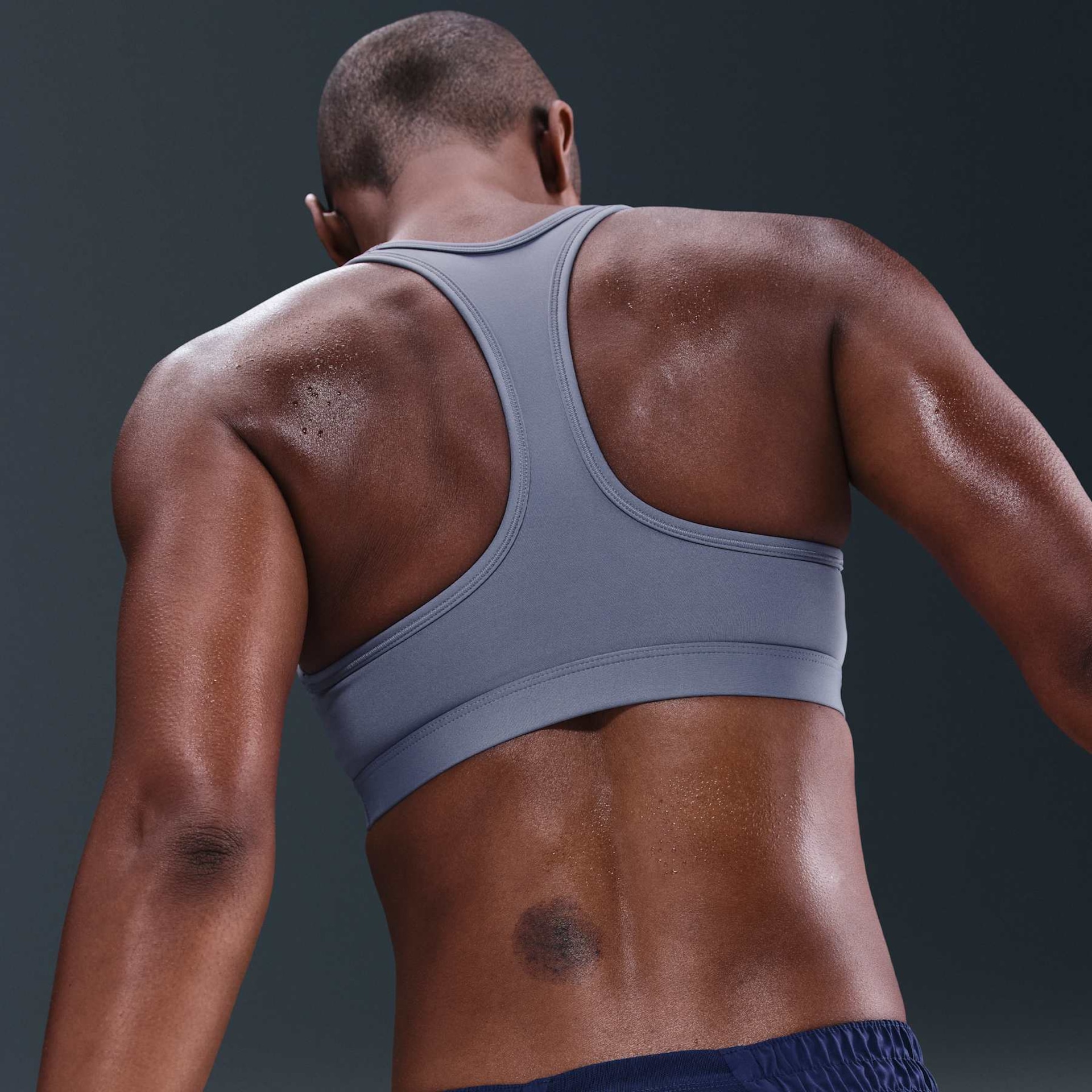 Top Nike Swoosh Feminino - Foto 2