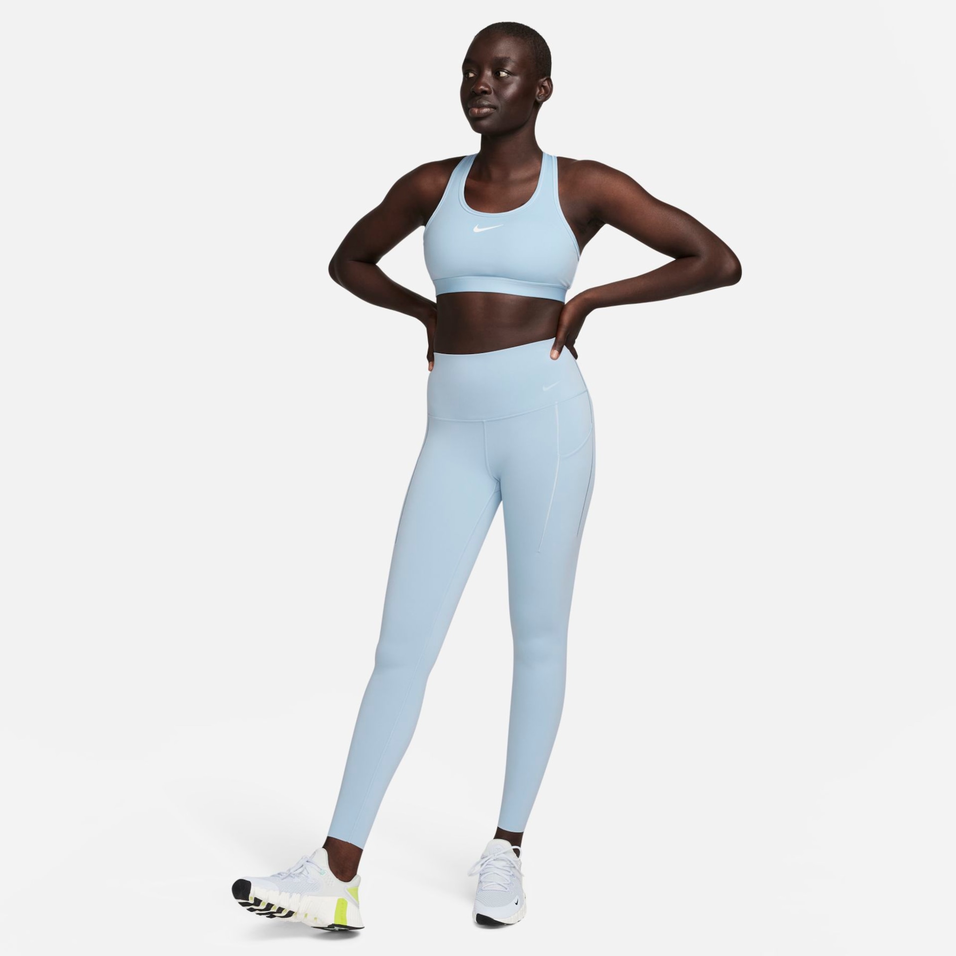 Top Nike Swoosh Feminino - Foto 7