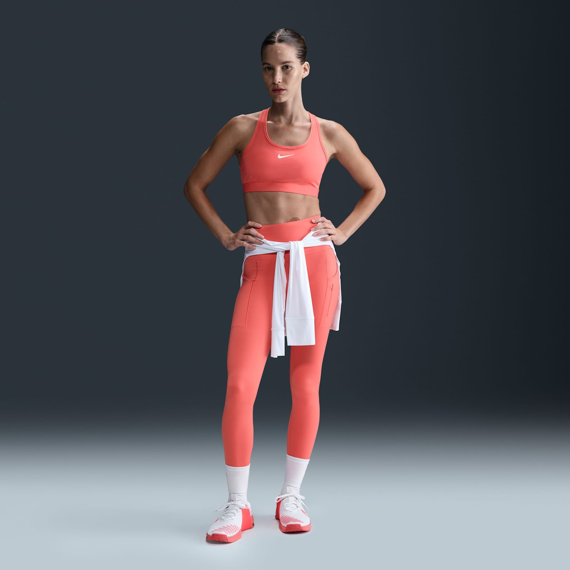 Top Nike Swoosh Feminino - Foto 4