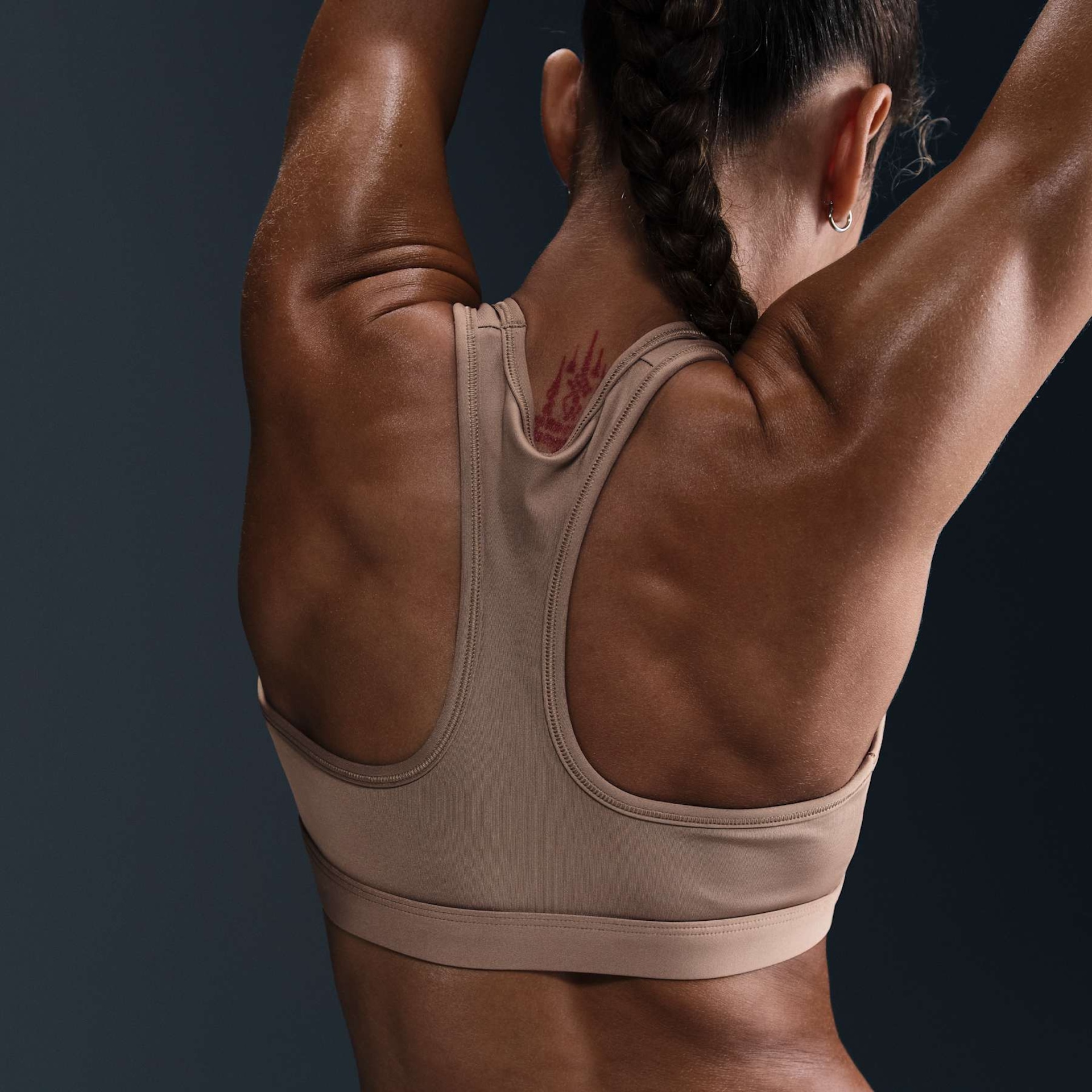 Top Nike Swoosh Feminino - Foto 2