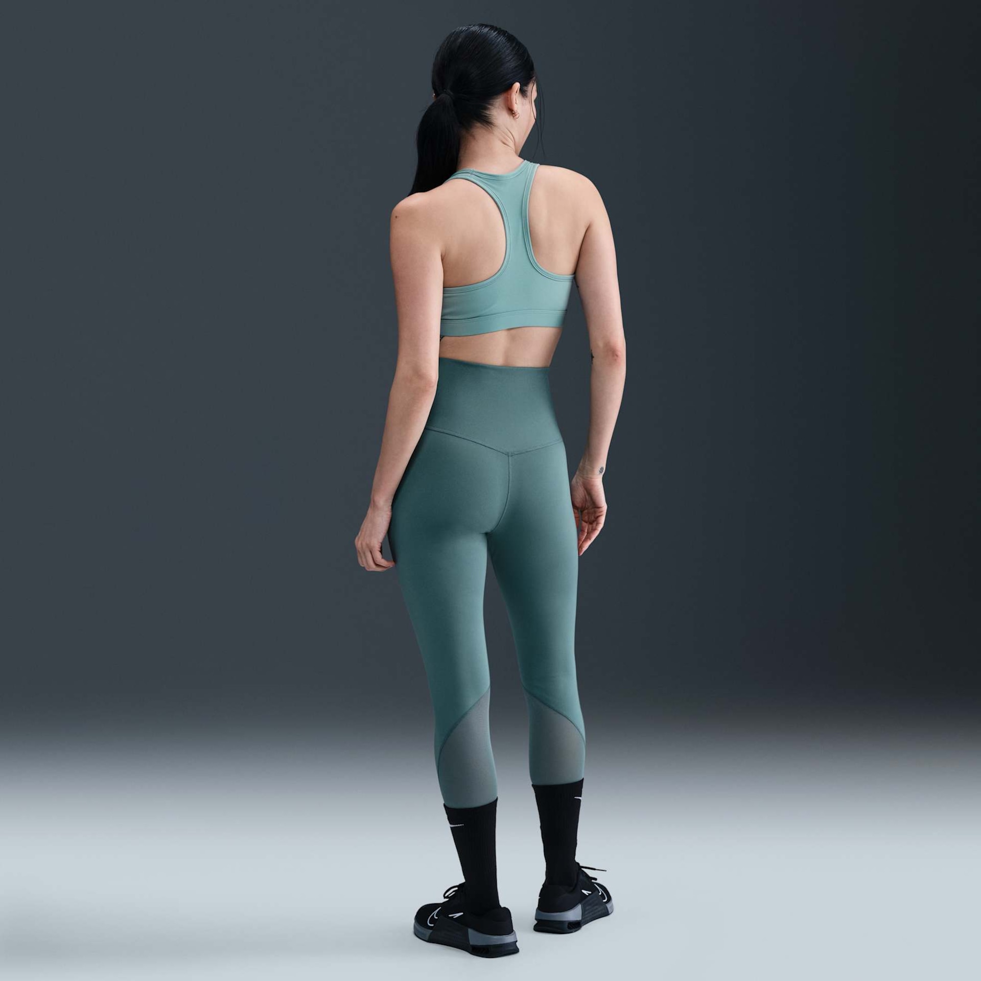 Top Nike Swoosh Feminino - Foto 5