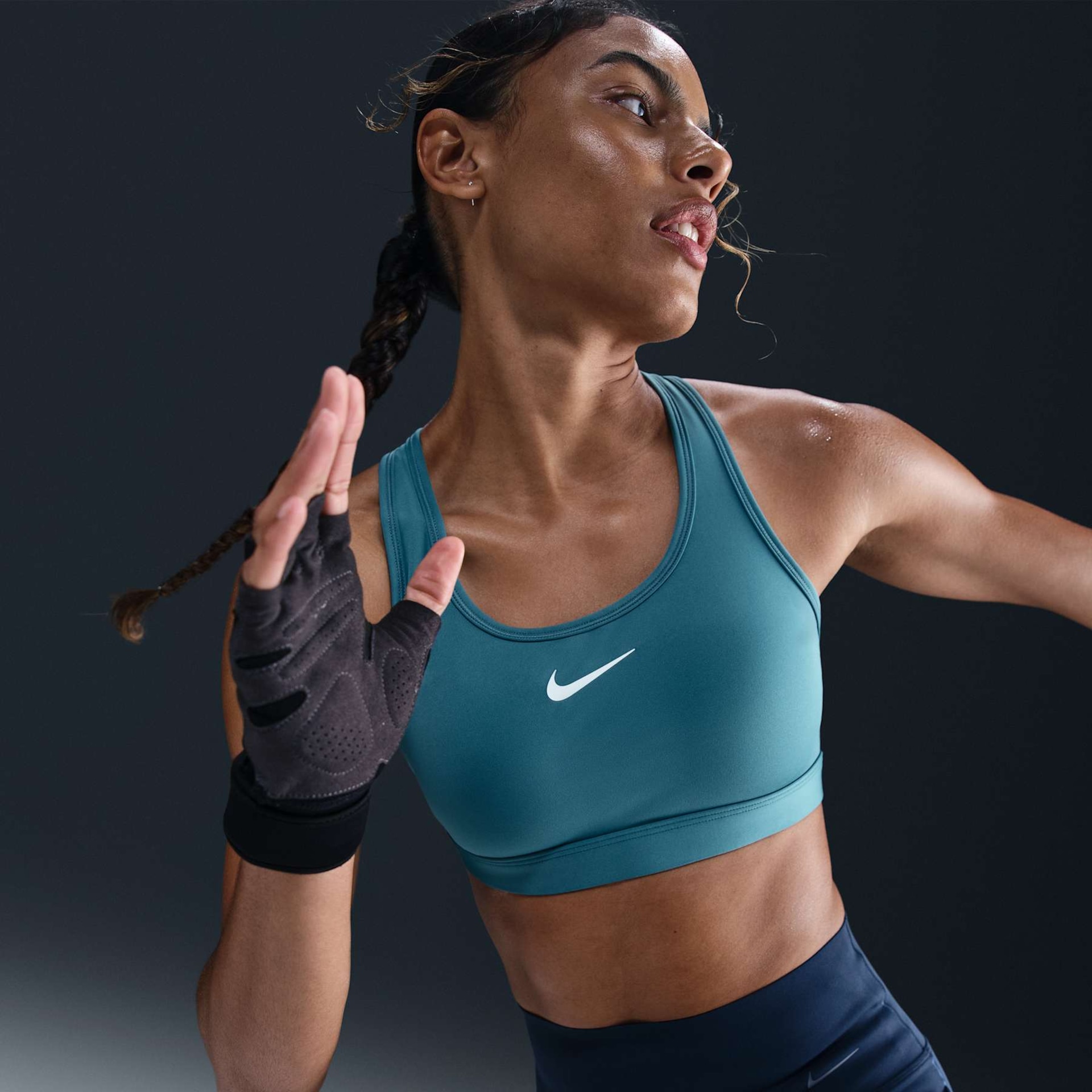 Top Nike Swoosh Feminino - Foto 3
