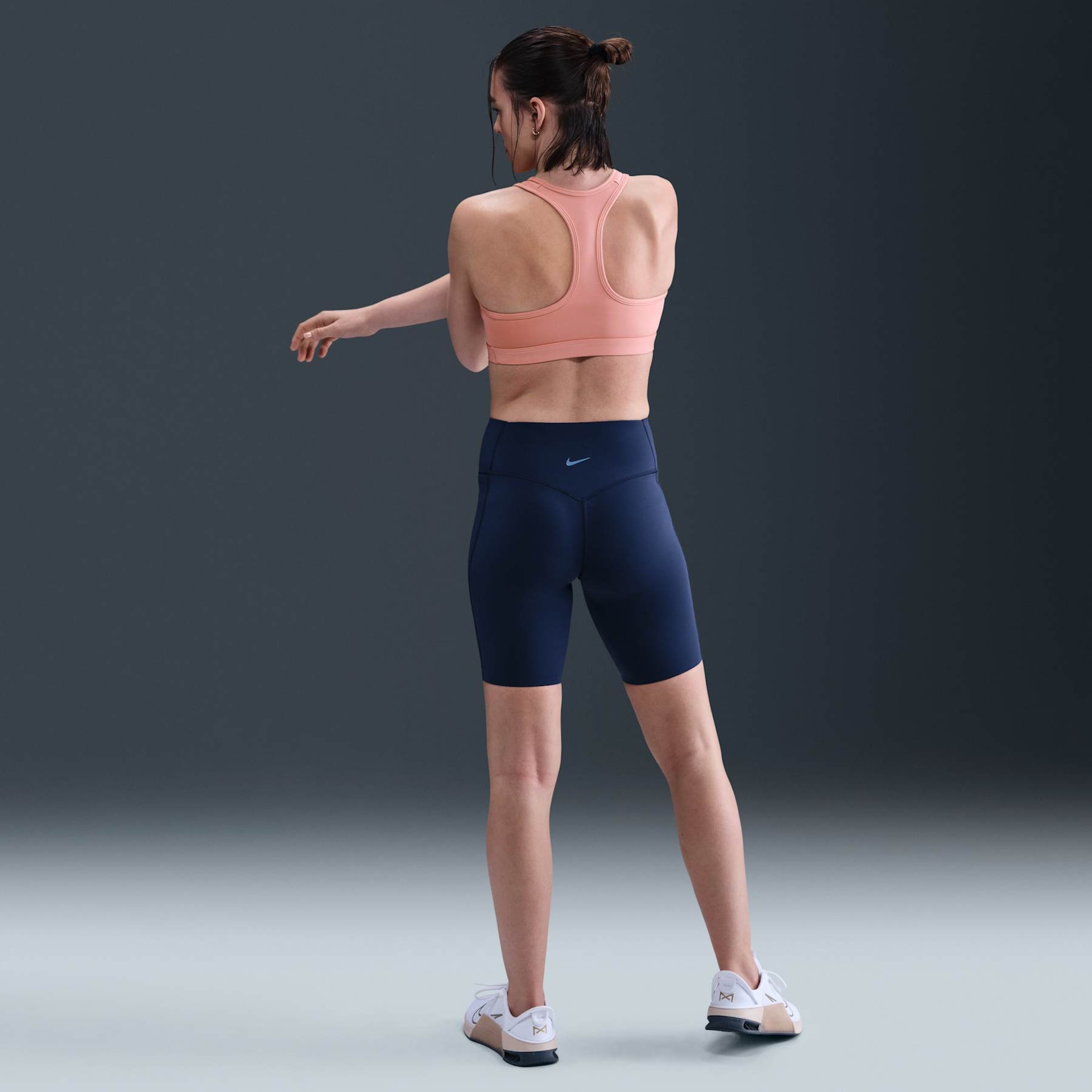 Top Nike Swoosh Feminino - Foto 5