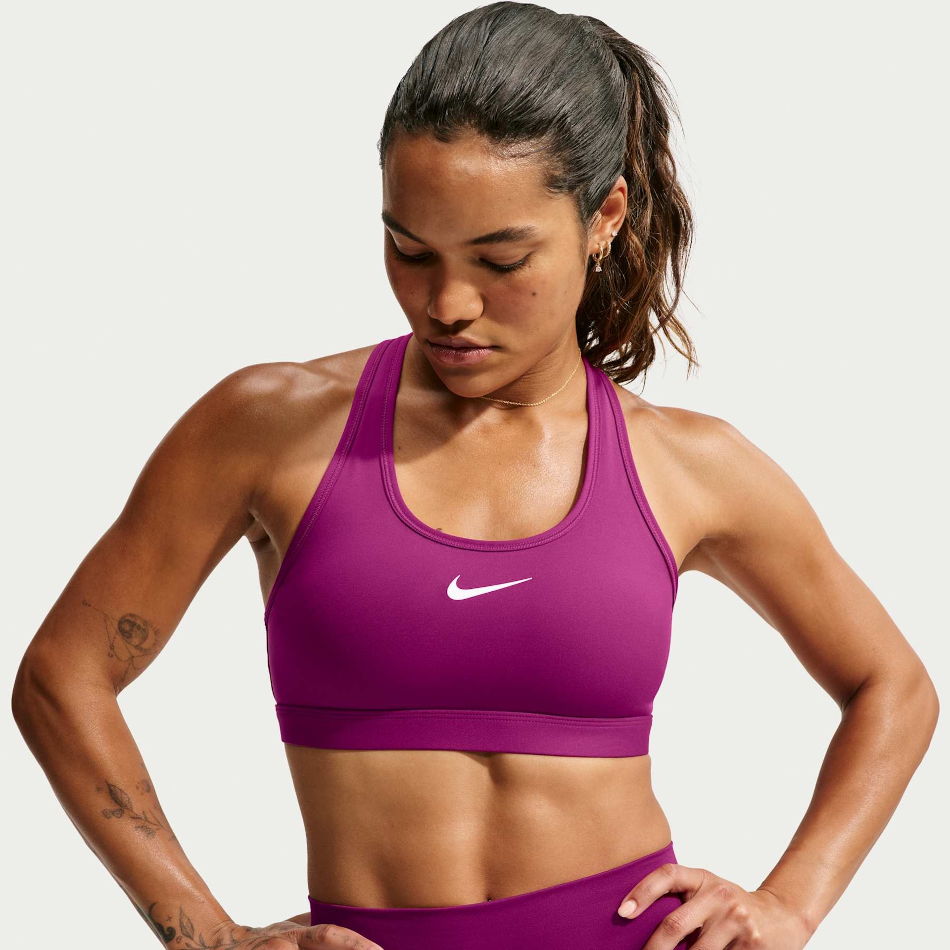 Top Nike Swoosh Feminino - Foto 1