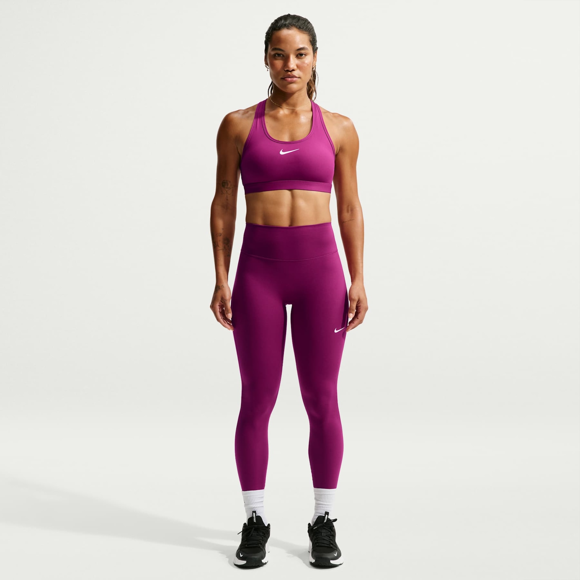 Top Nike Swoosh Feminino - Foto 4