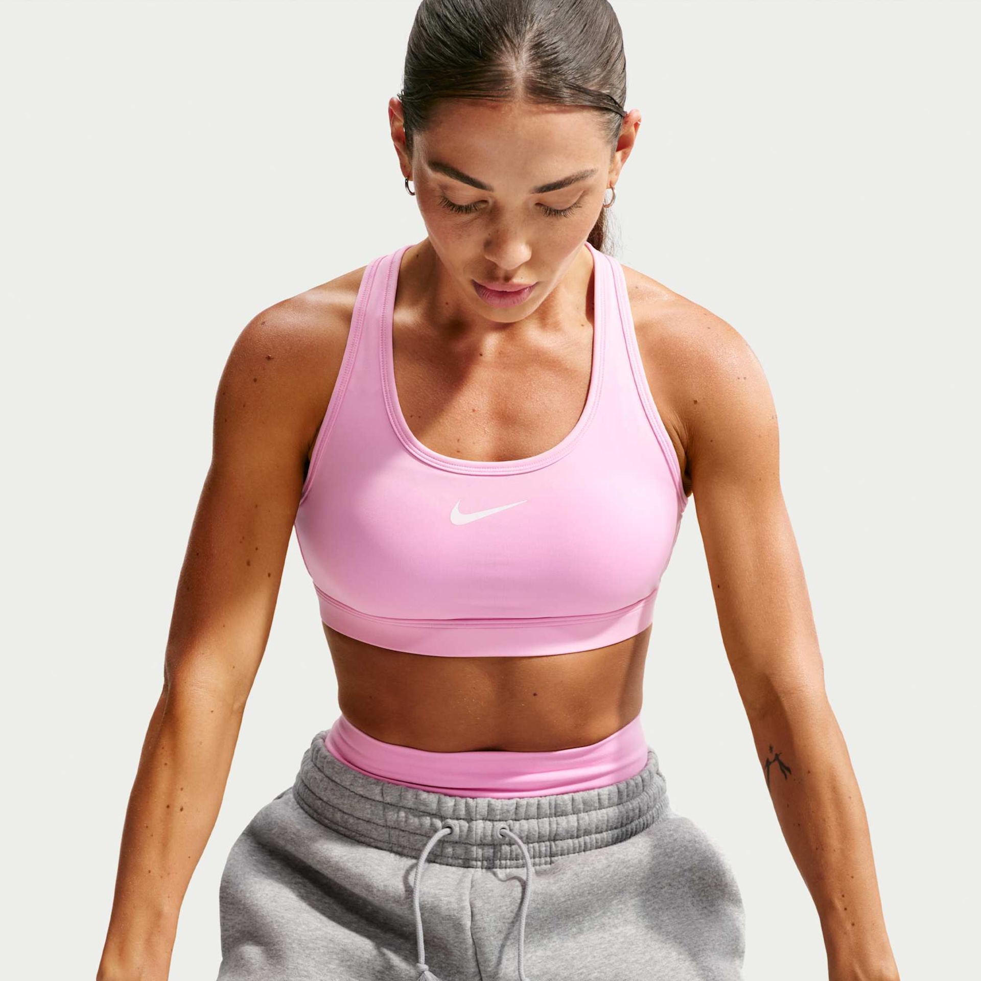 Top Nike Swoosh Feminino - Foto 3