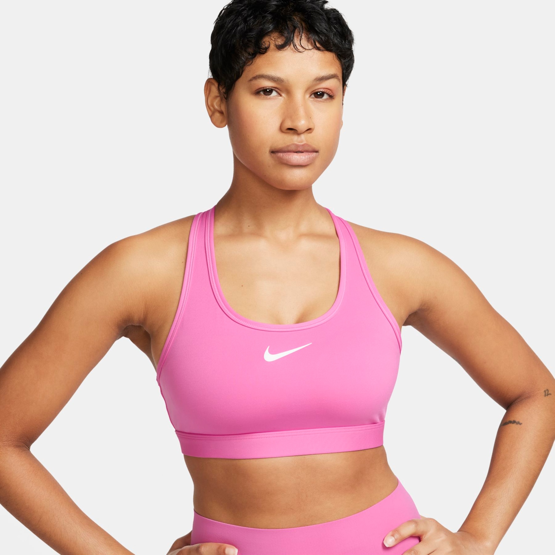 Top Nike Swoosh Feminino - Foto 1