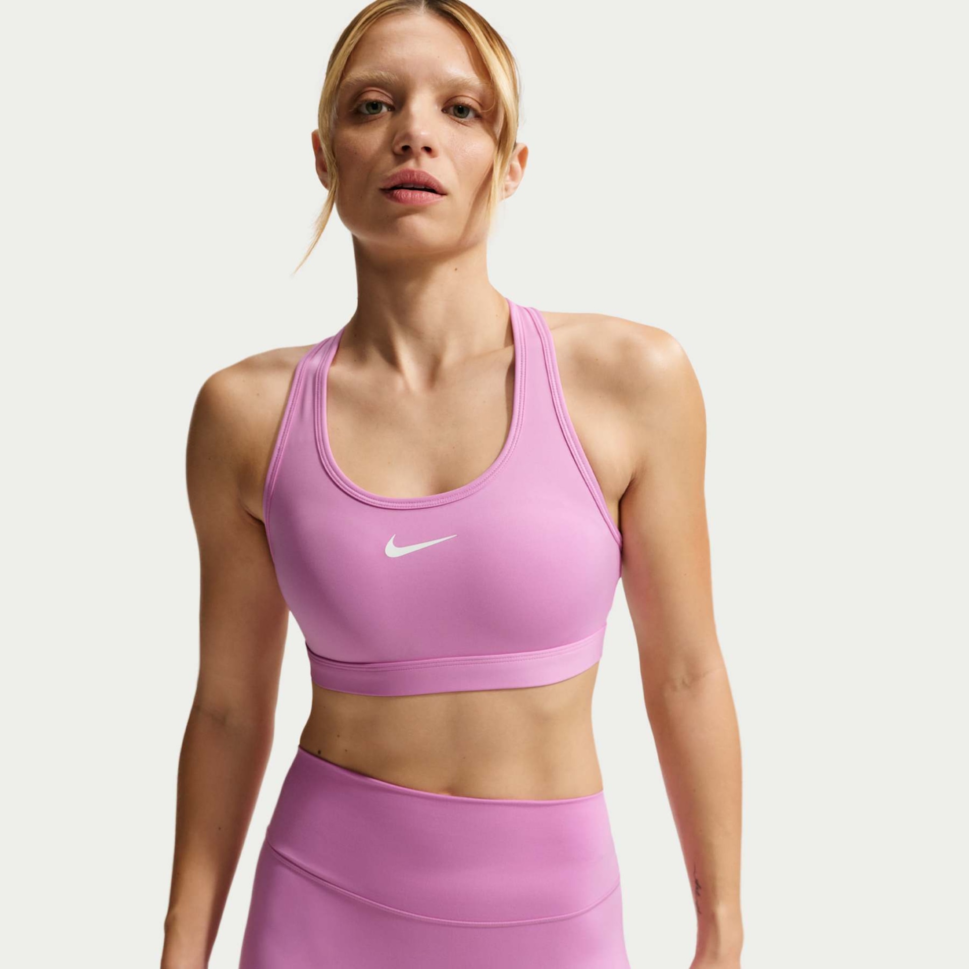 Top Nike Swoosh Feminino - Foto 1