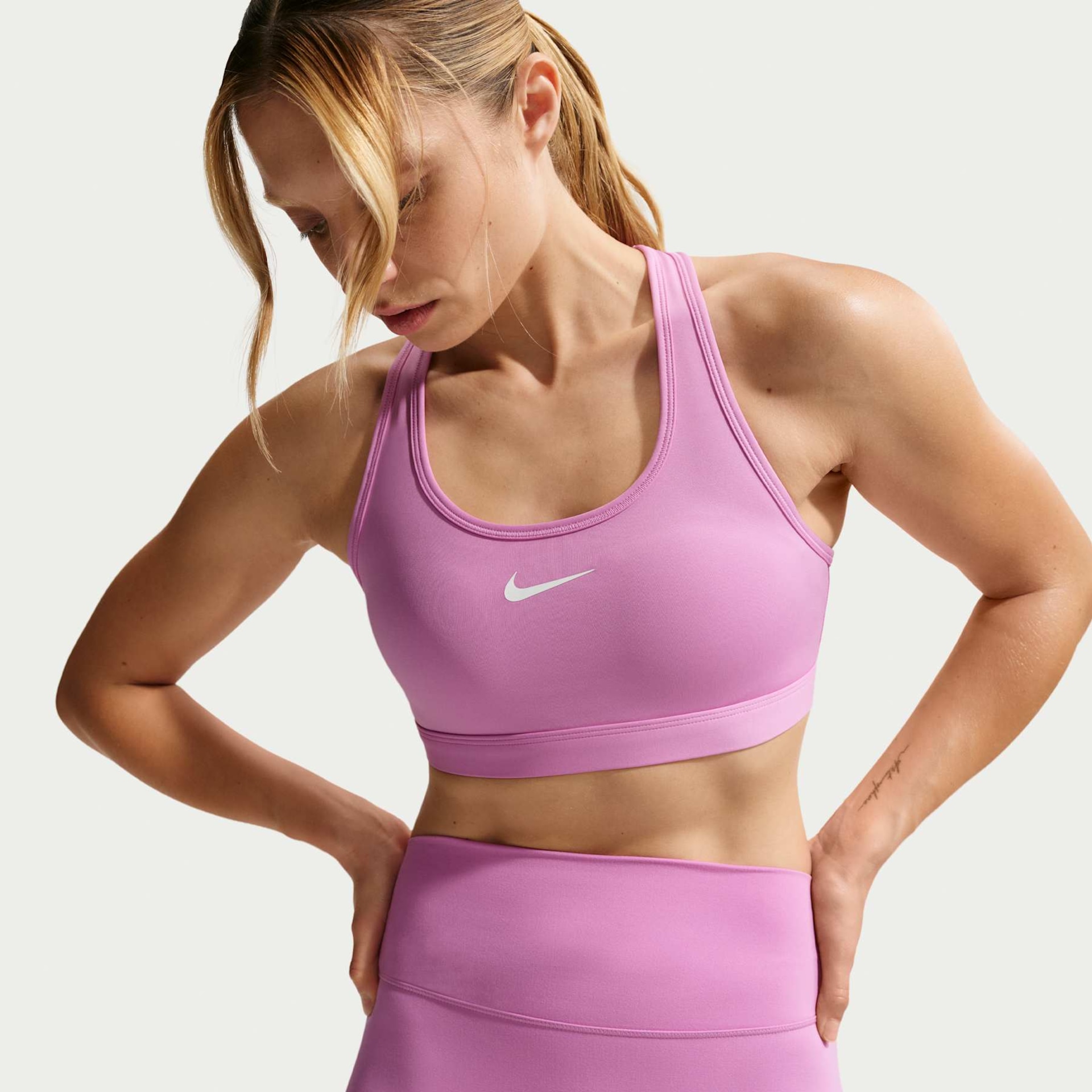 Top Nike Swoosh Feminino - Foto 3