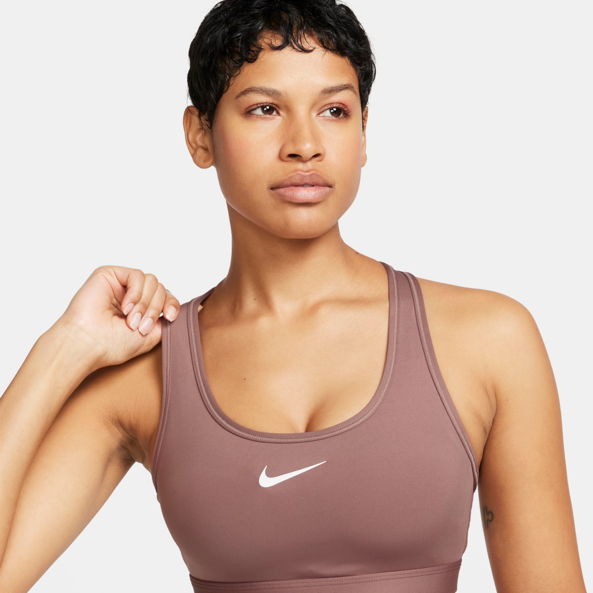 Top Nike Swoosh Feminino - Foto 4