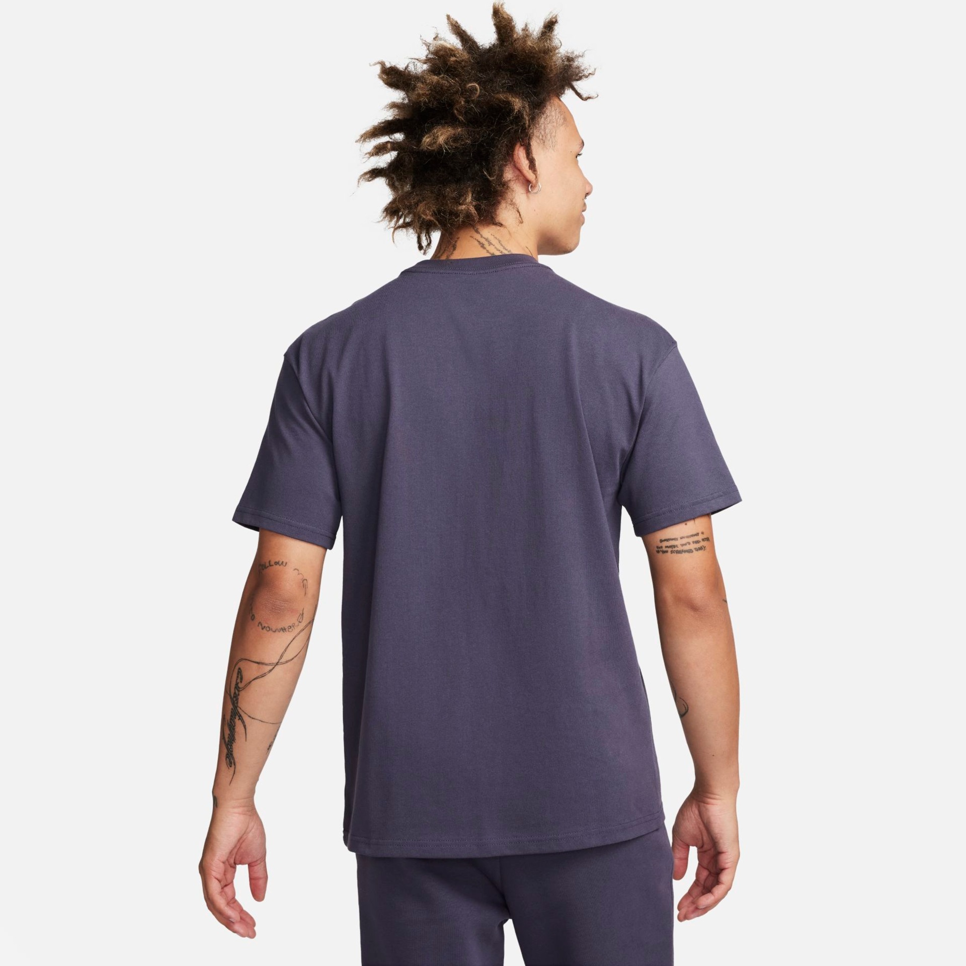 Camiseta Nike Liverpool Essential Masculina - Foto 2