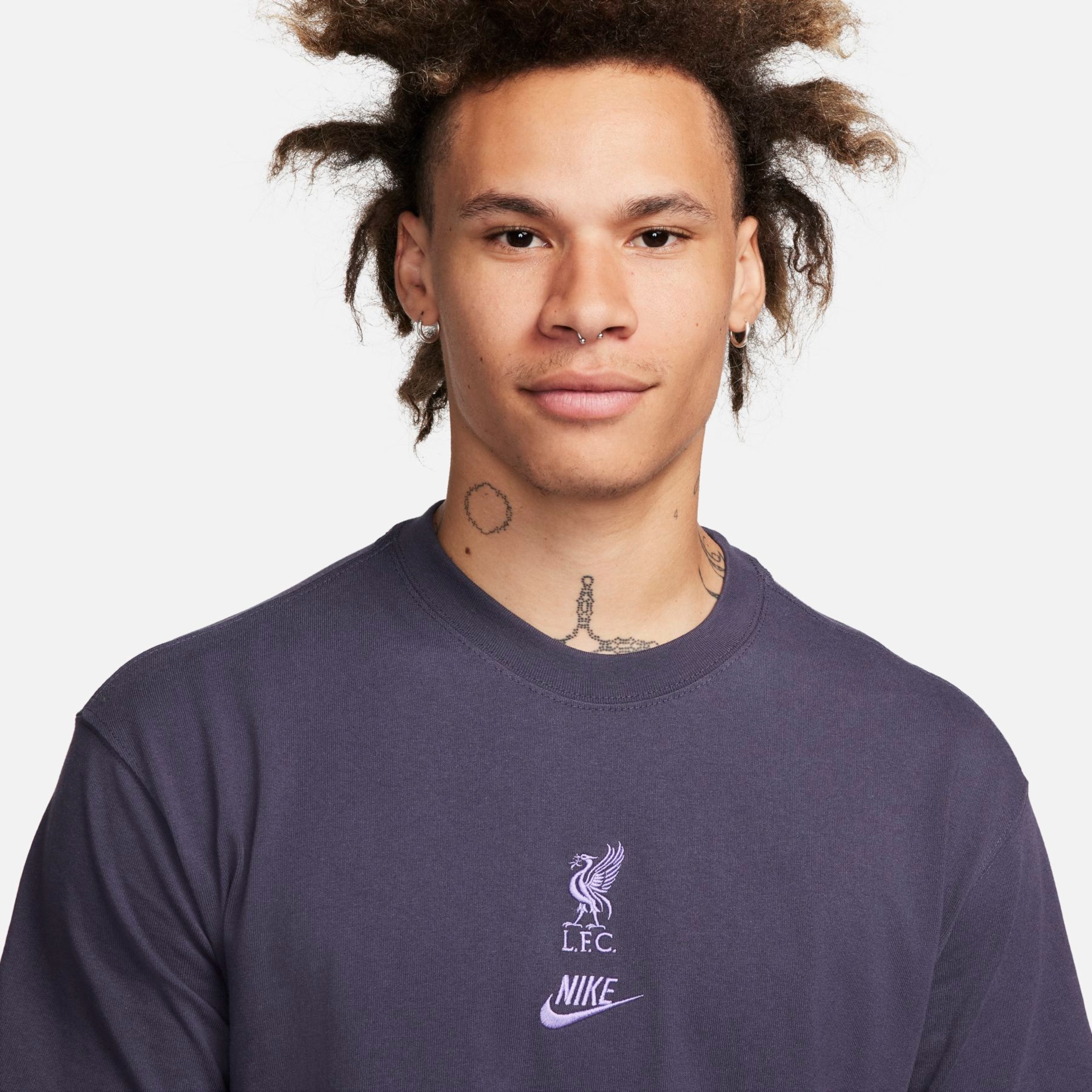 Camiseta Nike Liverpool Essential Masculina - Foto 3