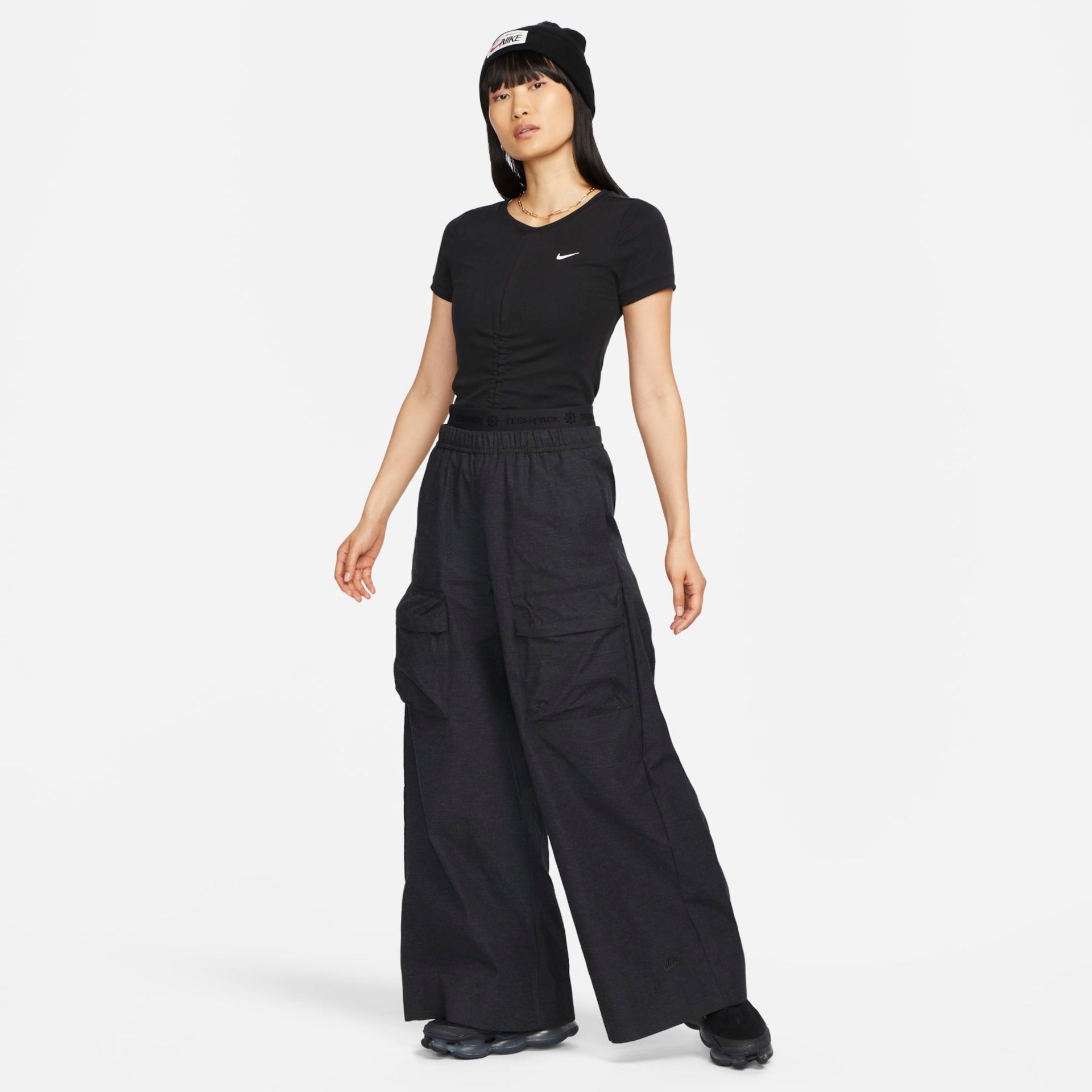 Camiseta Nike Sportswear Essentials Feminina - Foto 5