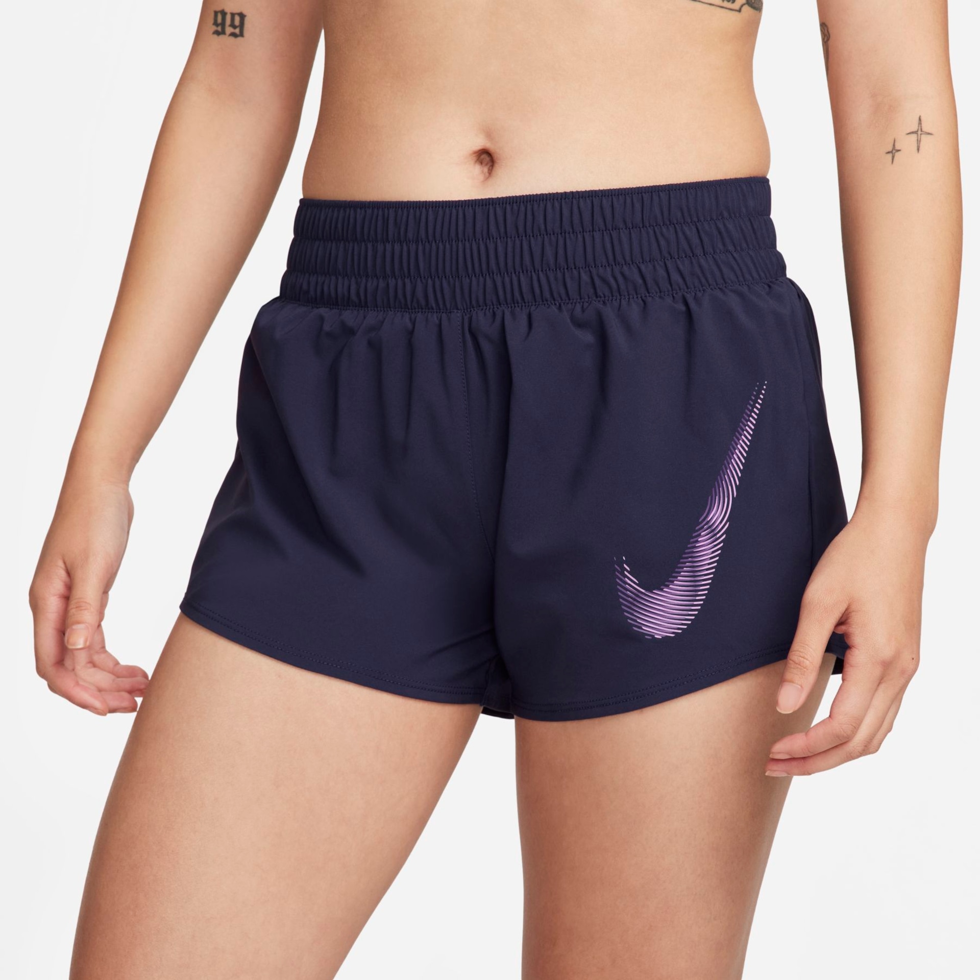 Shorts Nike Dri-FIT One Swoosh Feminino - Foto 2