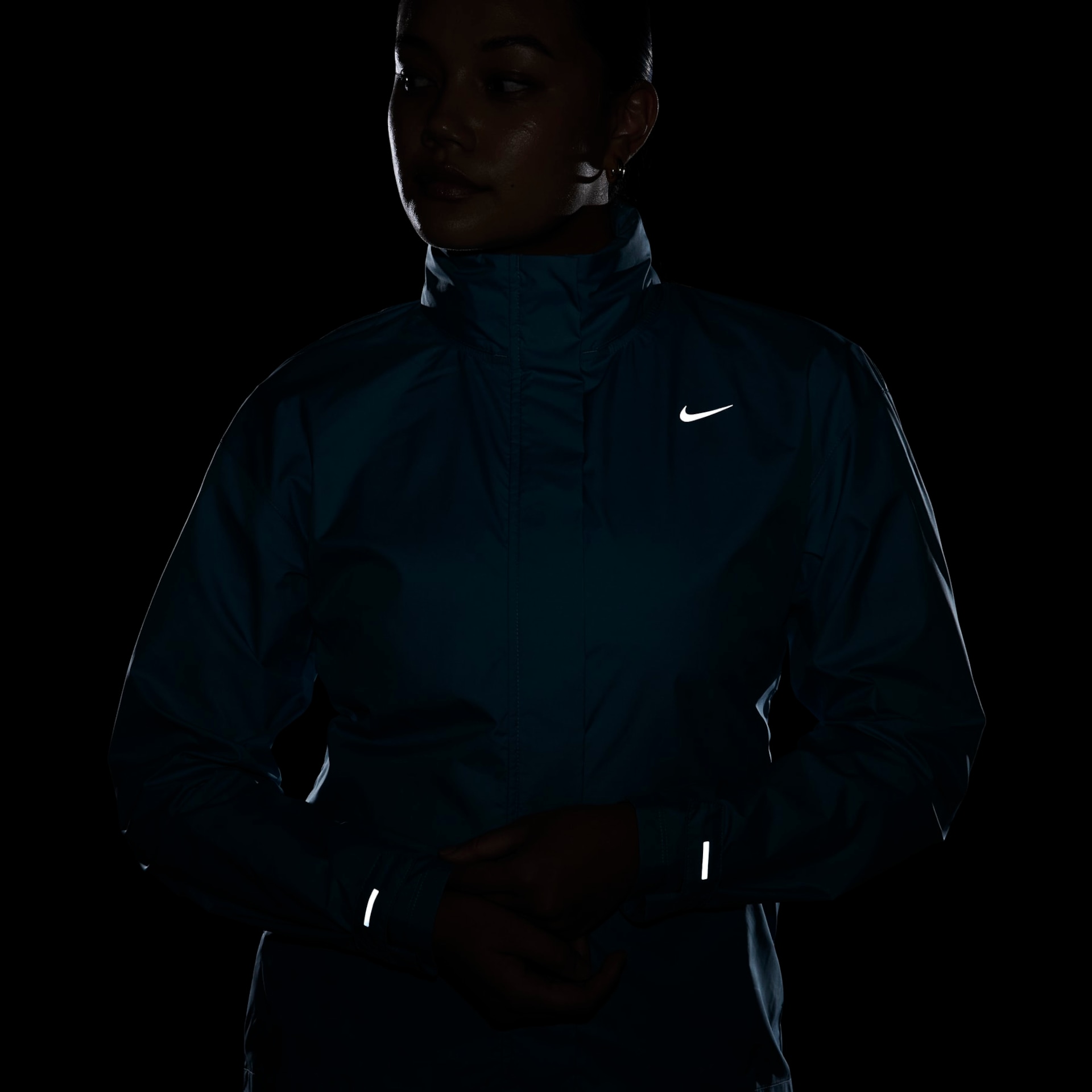 Jaqueta Nike Fast Repel Feminina - Foto 10