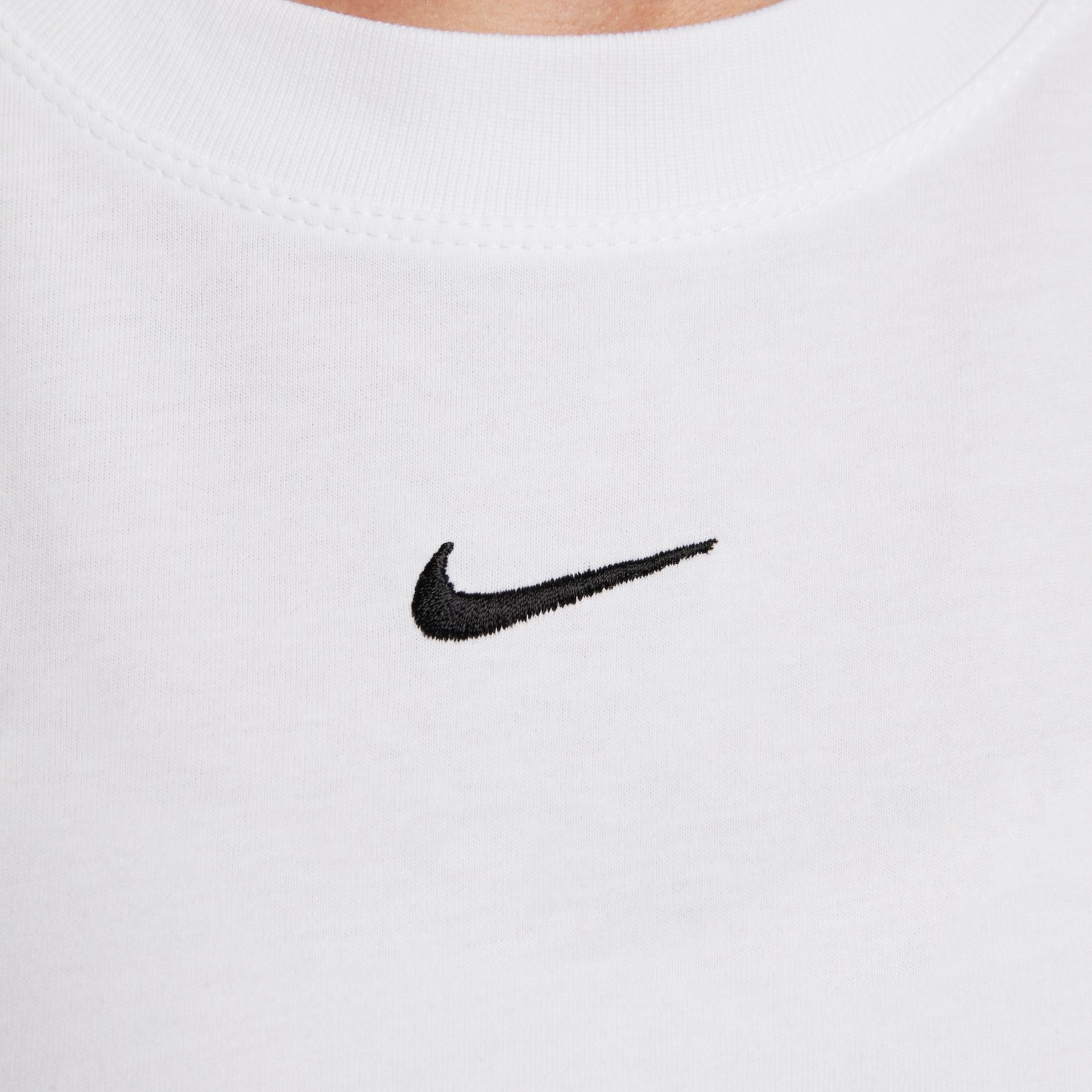 Camiseta Nike Sportswear Feminina - Foto 4