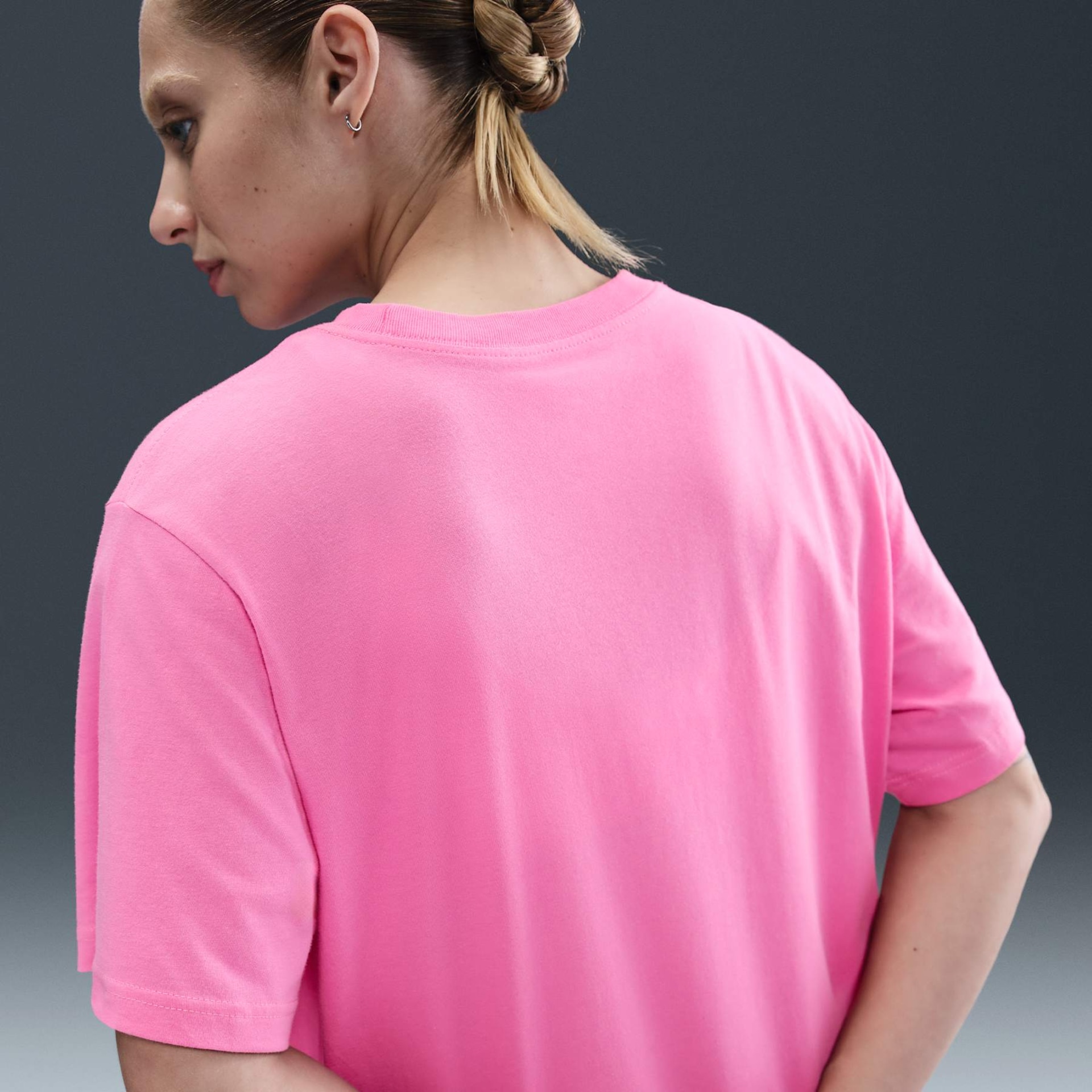 Camiseta Nike Sportswear Feminina - Foto 2