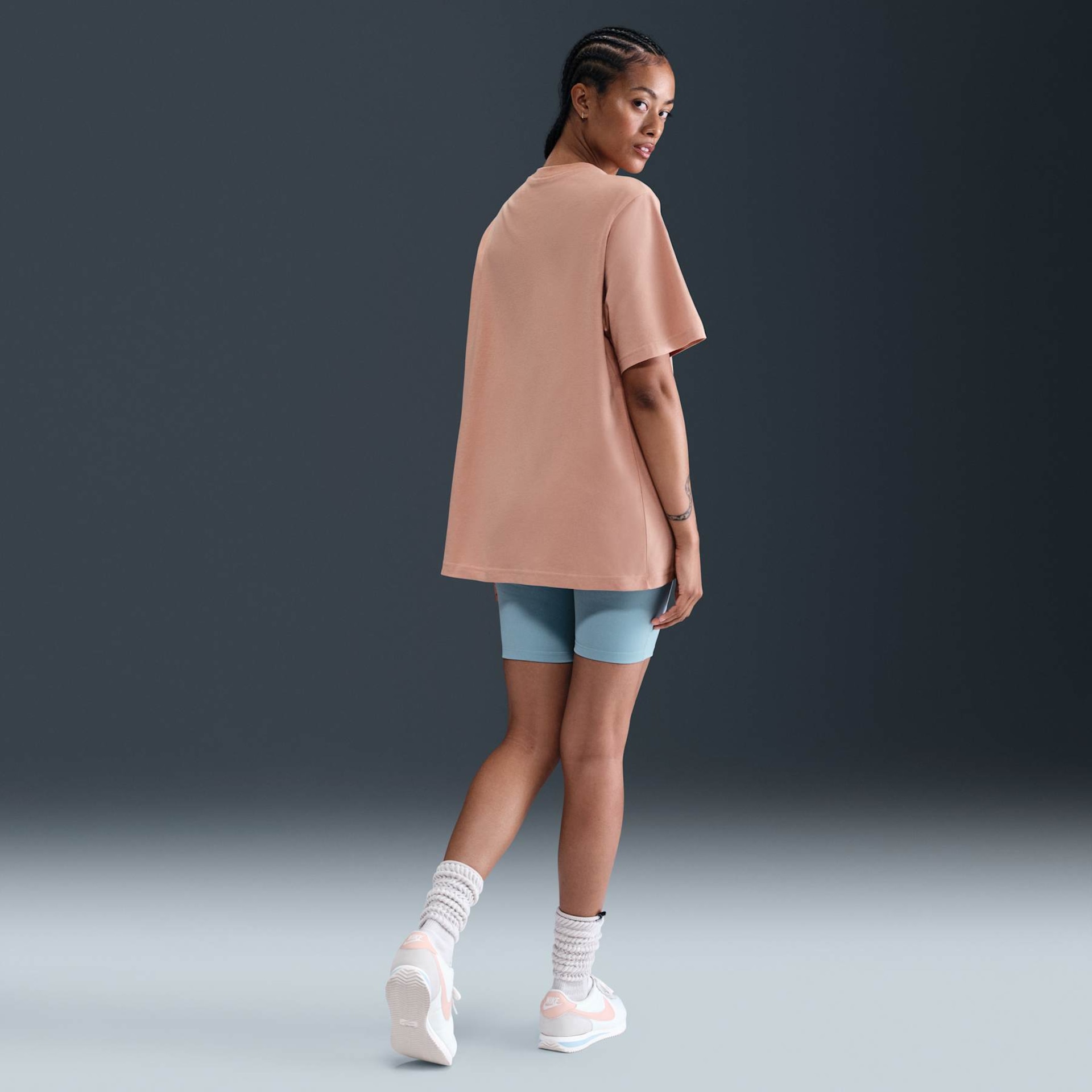 Camiseta Nike Sportswear Feminina - Foto 5
