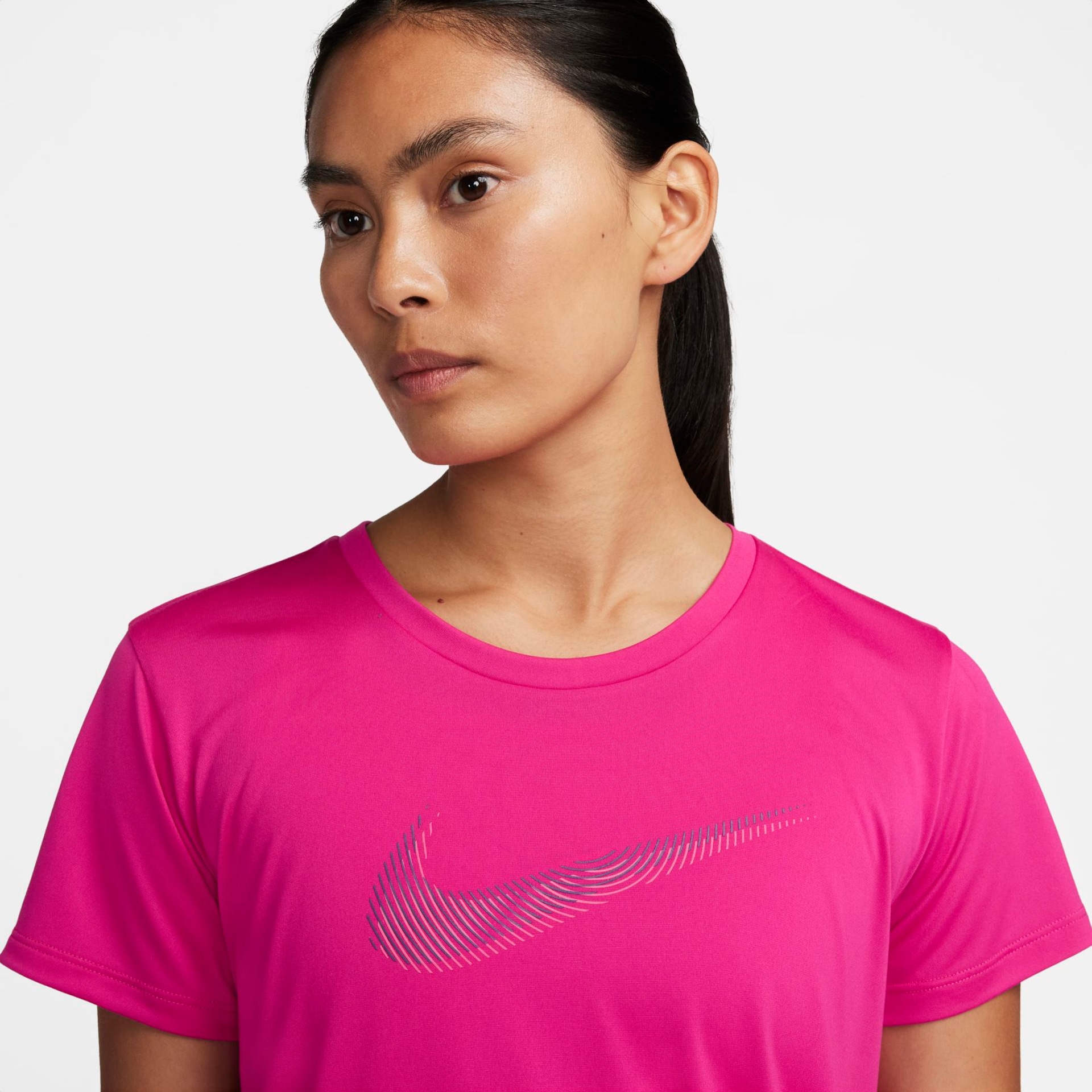 Camiseta Nike Dri-FIT Swoosh Feminina - Foto 3