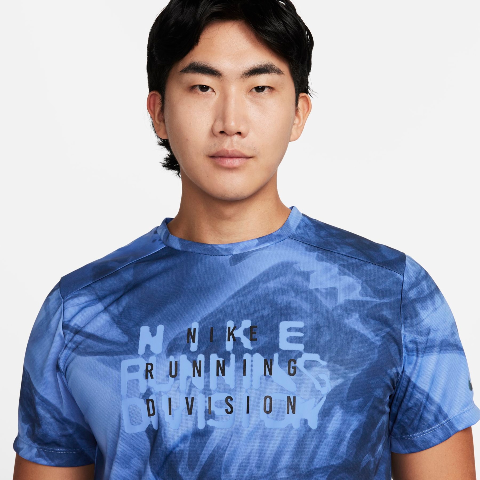 Camiseta Nike Run Division Rise 365 Masculina - Foto 3