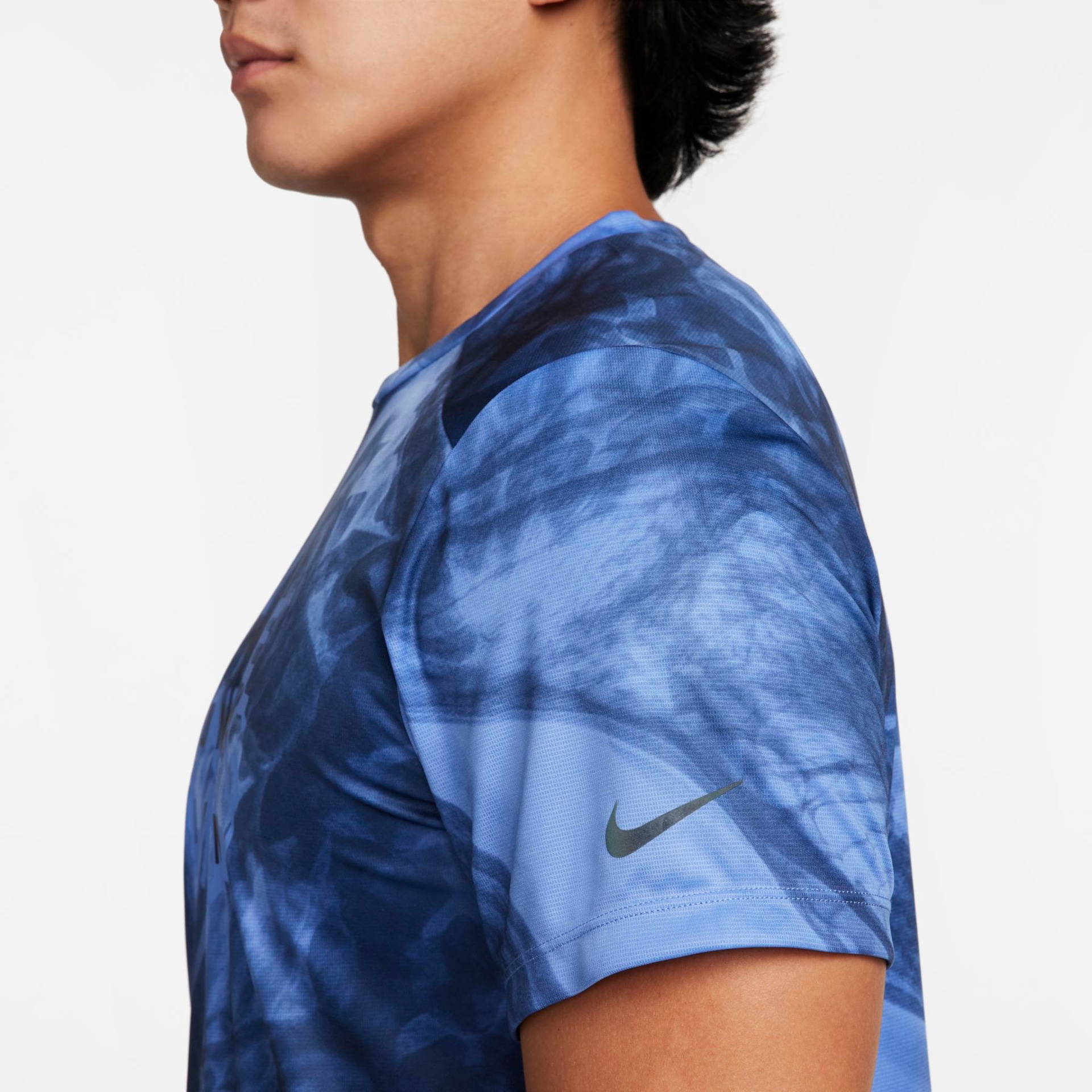 Camiseta Nike Run Division Rise 365 Masculina - Foto 4