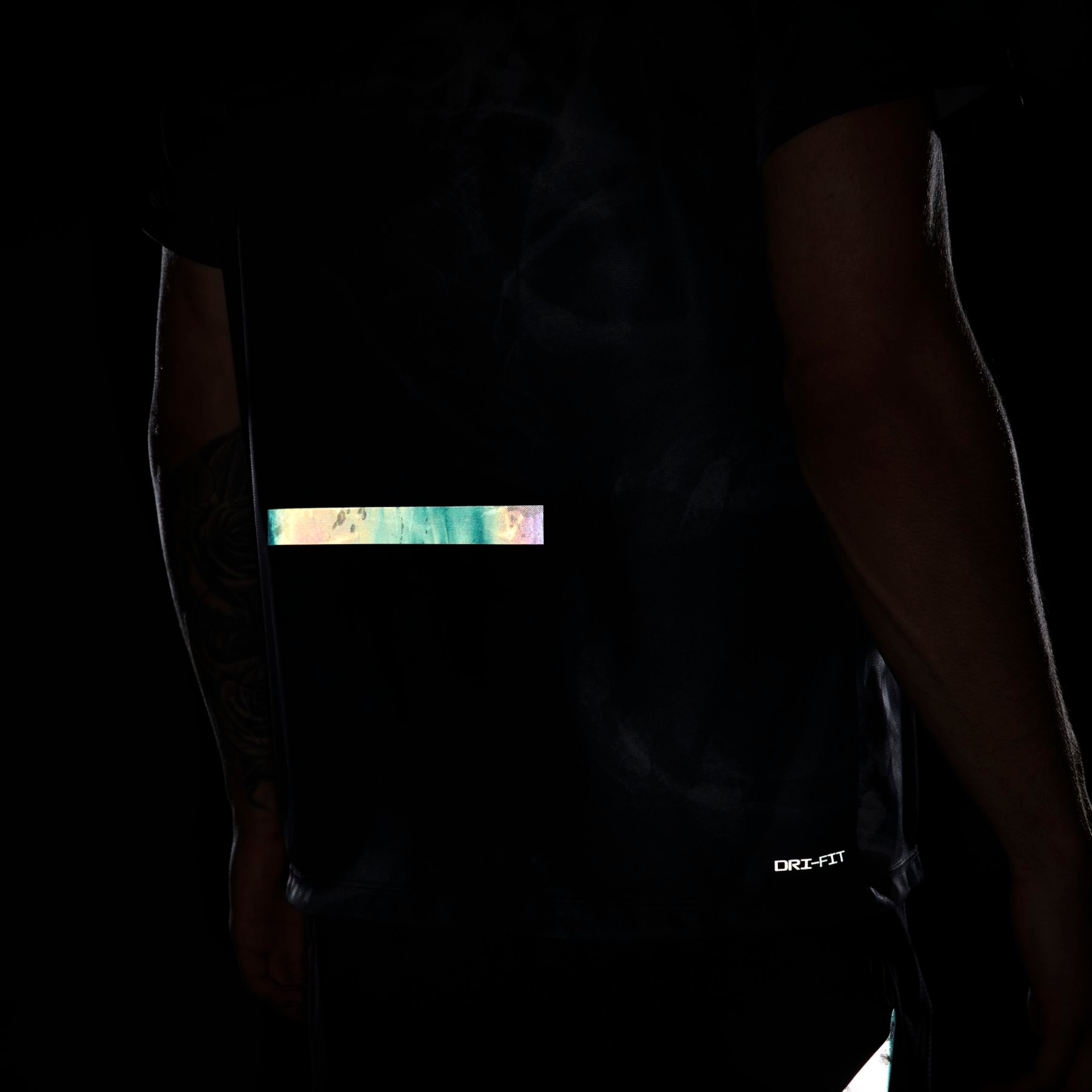 Camiseta Nike Run Division Rise 365 Masculina - Foto 5