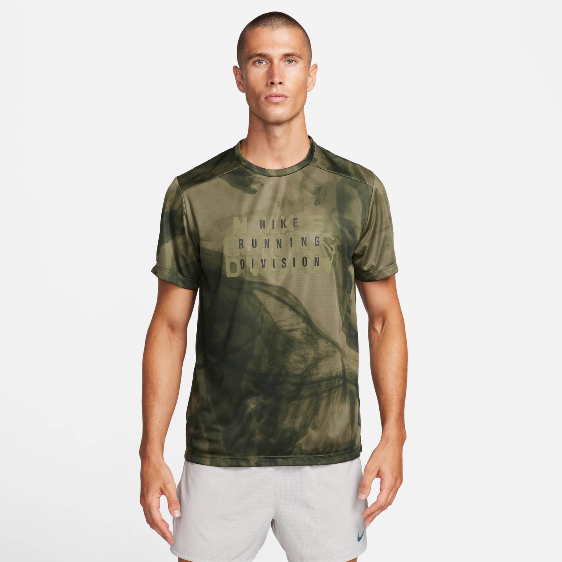 Camiseta Nike Run Division Rise 365 Masculina - Foto 1