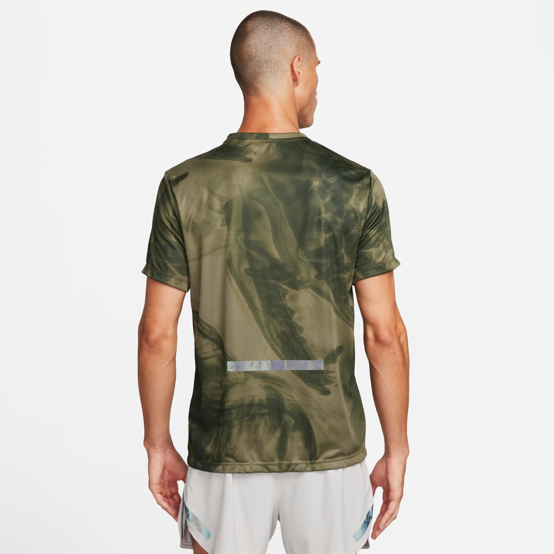 Camiseta Nike Run Division Rise 365 Masculina - Foto 2
