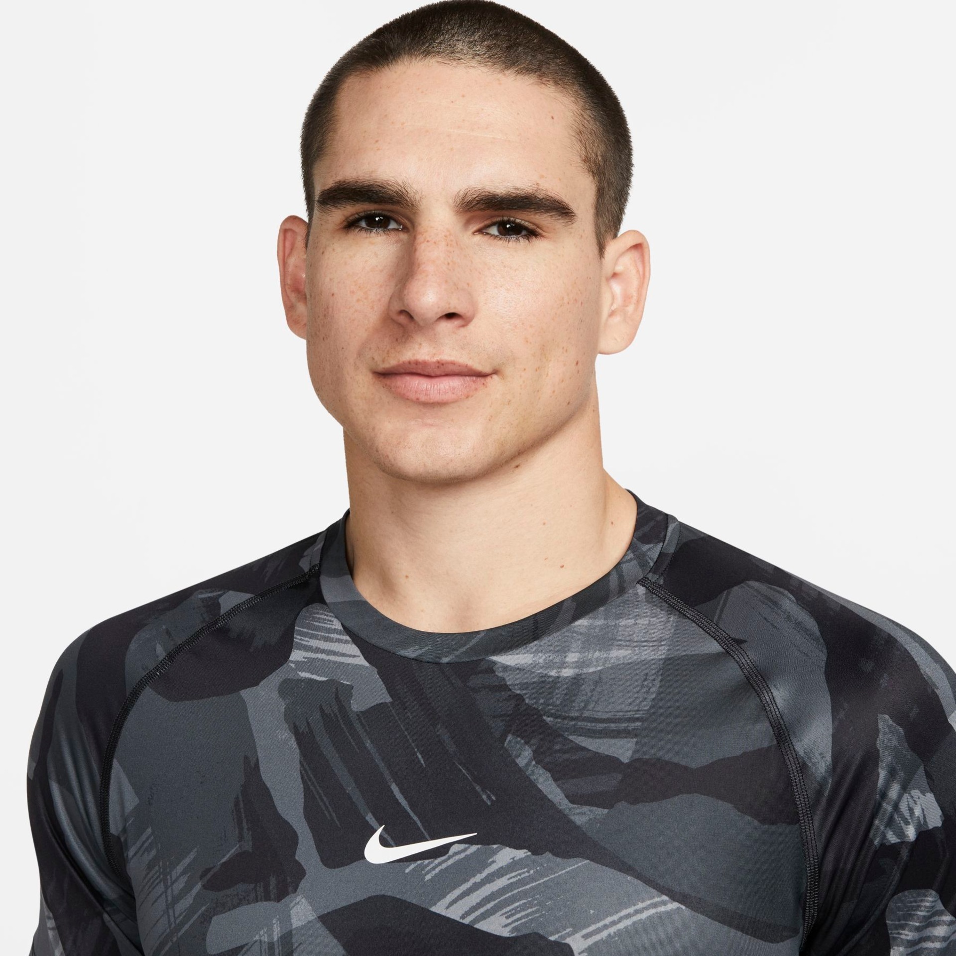 Camiseta Nike Pro Slim Masculina - Foto 3