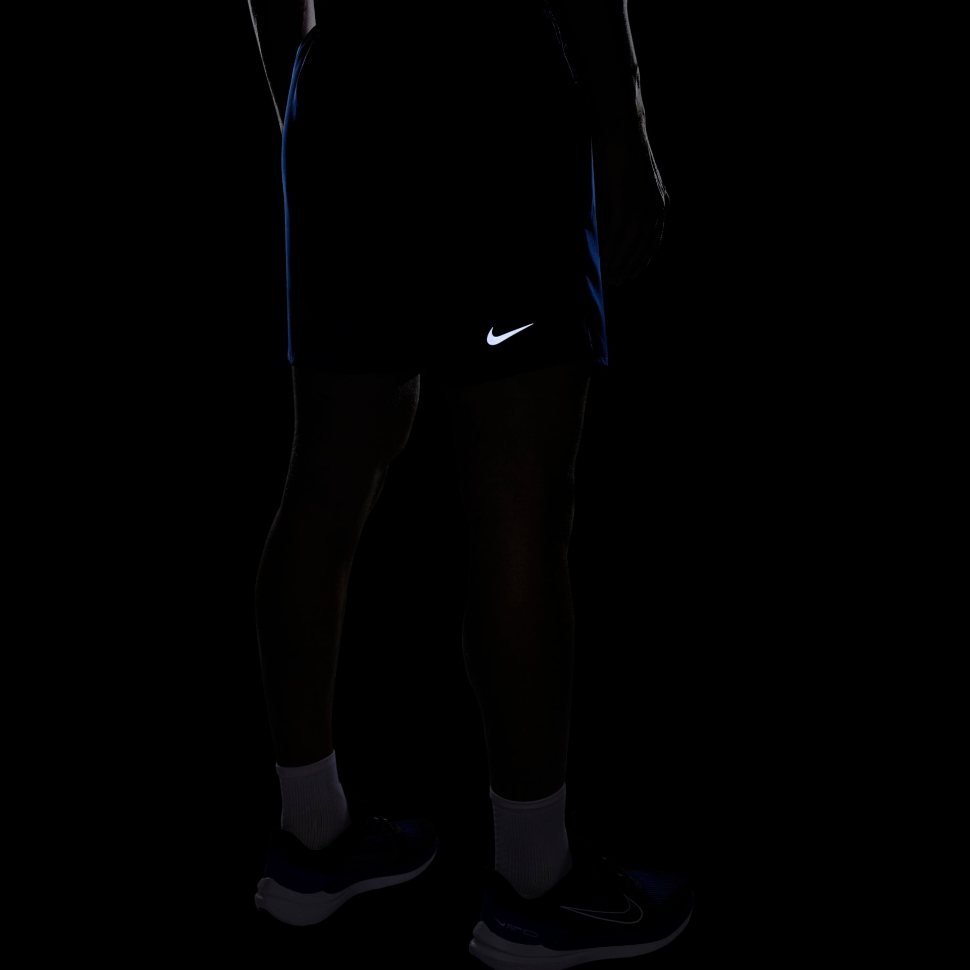 Shorts Nike Dri-FIT Challenger Masculino - Foto 12