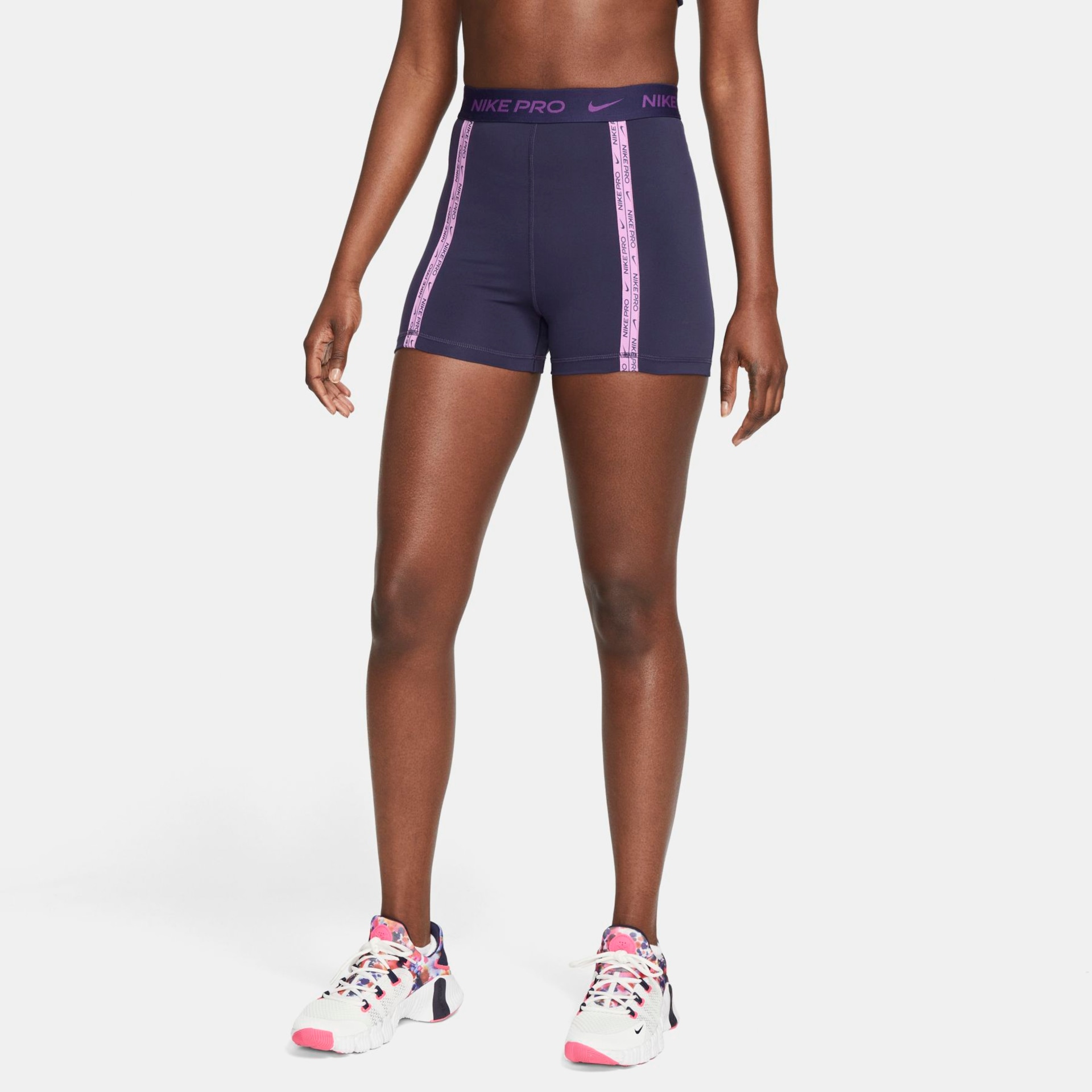 Shorts Nike Pro Feminino - Foto 1