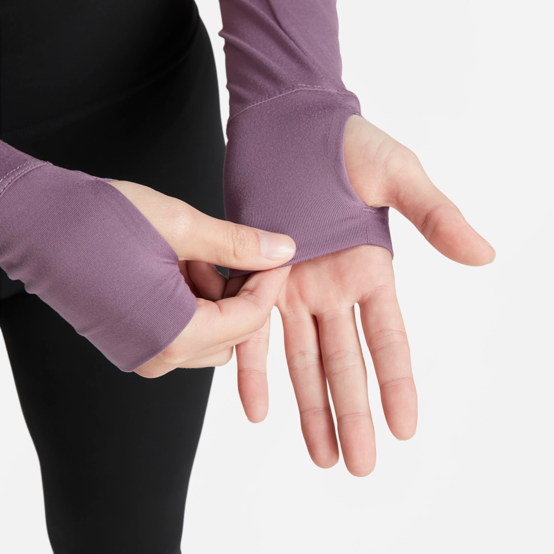 Camiseta Nike One Luxe Essential Feminina - Foto 4