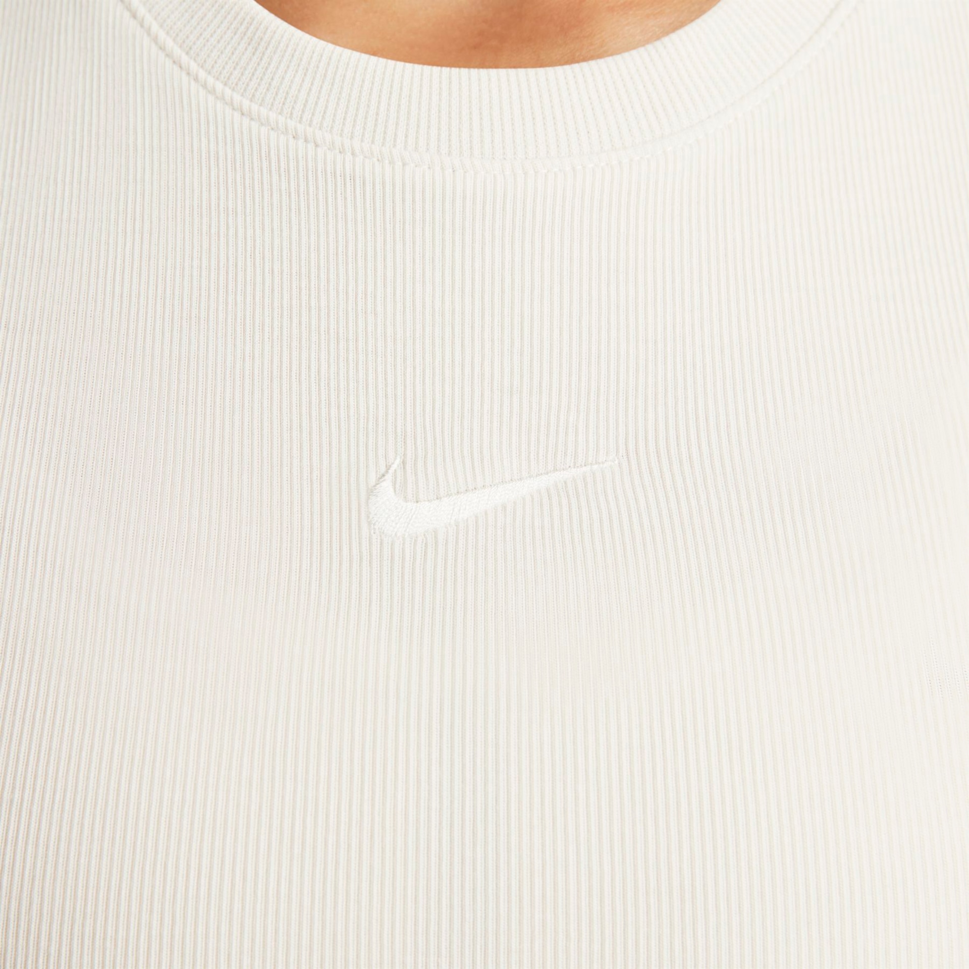 Regata Nike Sportswear Cropped Essentials Feminina - Foto 4