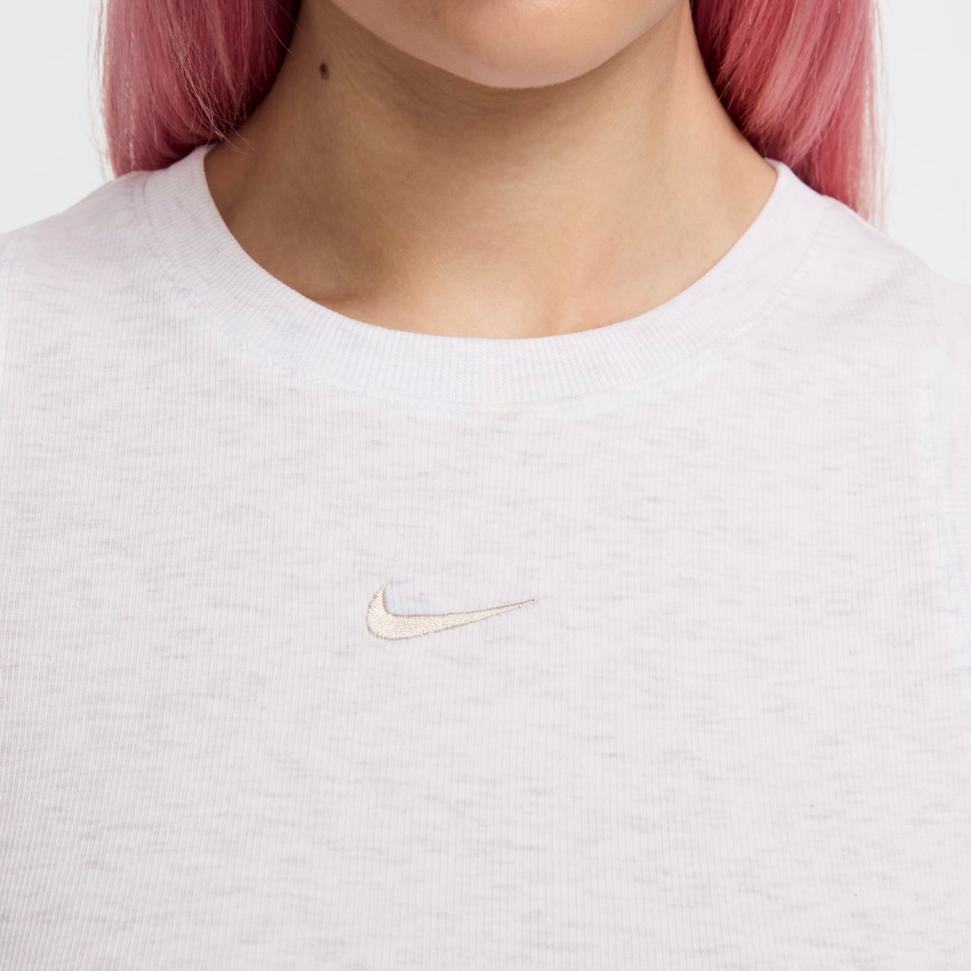 Regata Nike Sportswear Cropped Essentials Feminina - Foto 4