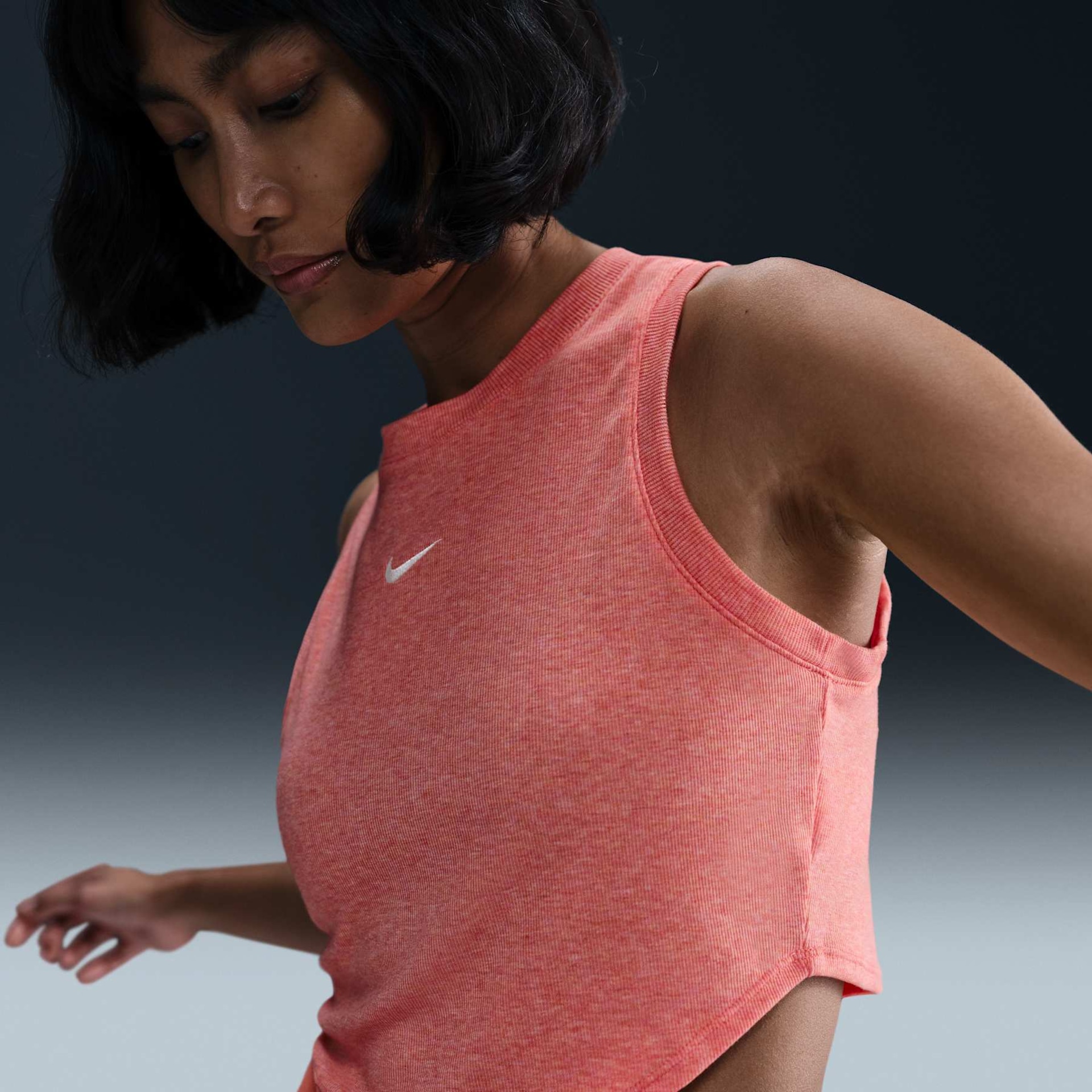 Regata Nike Sportswear Cropped Essentials Feminina - Foto 3