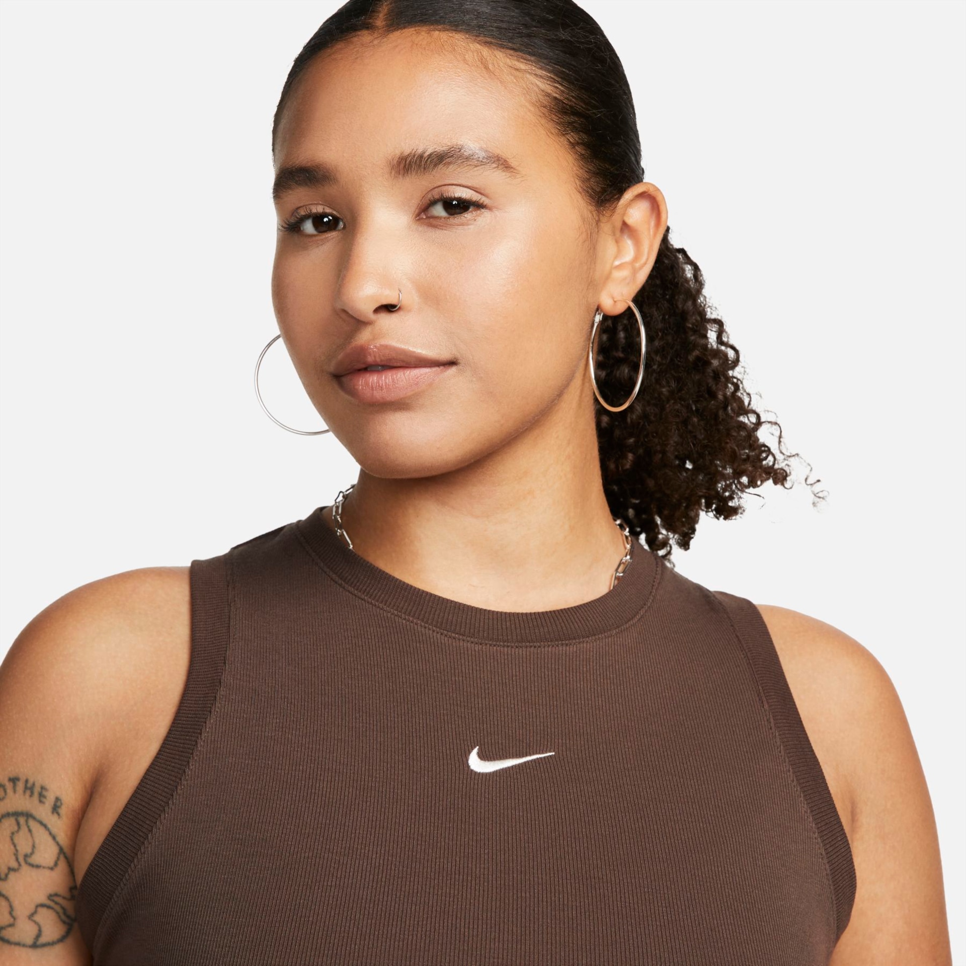 Regata Nike Sportswear Cropped Essentials Feminina - Foto 3