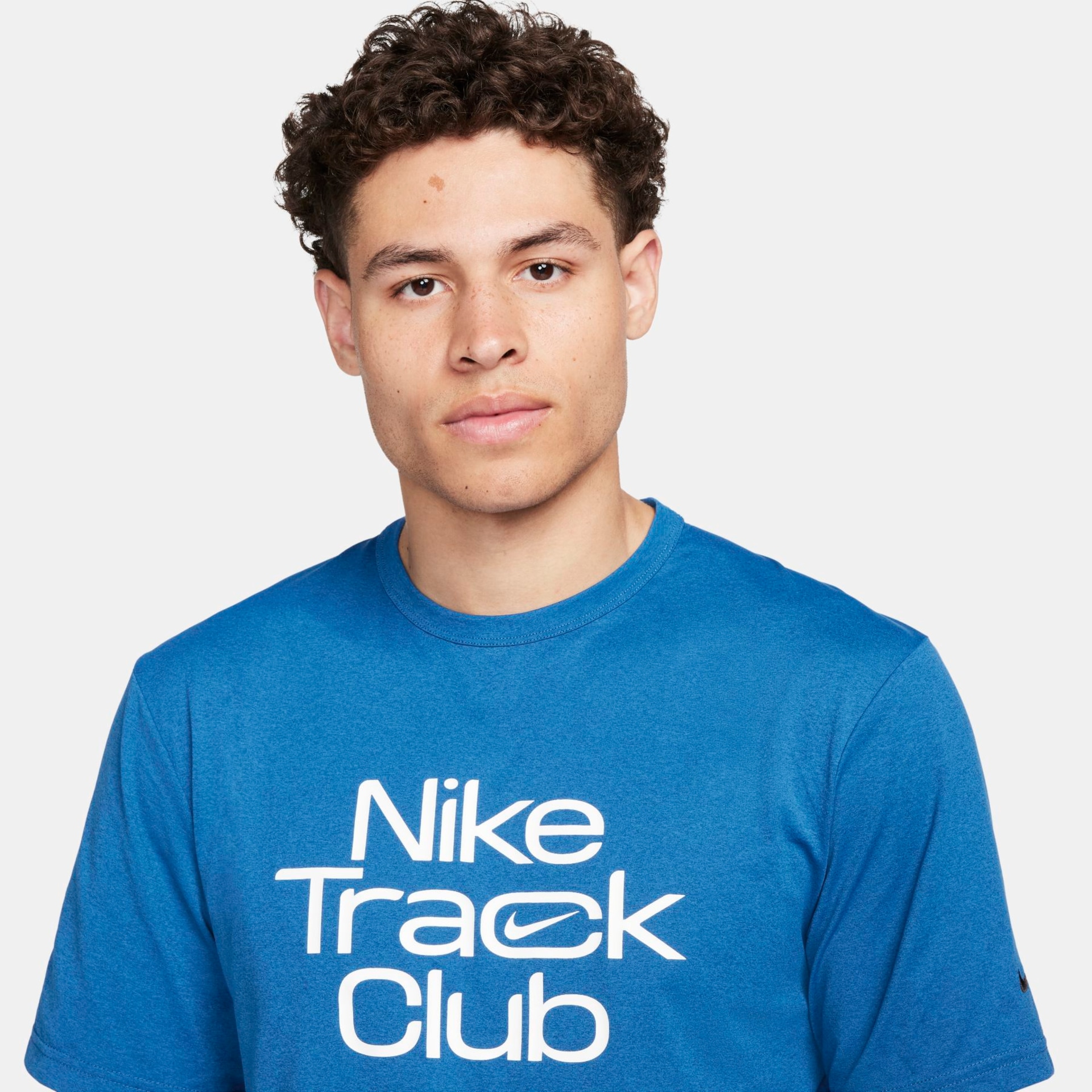 Camiseta Nike Track Club Masculina - Foto 3