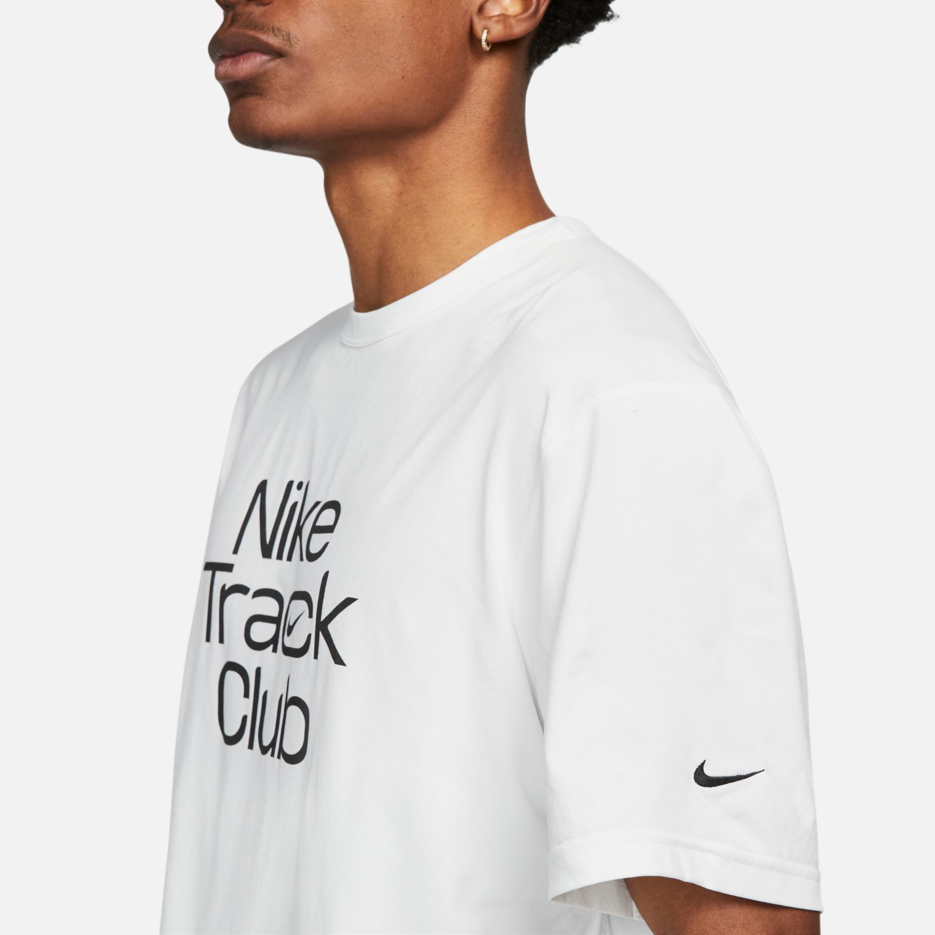 Camiseta Nike Track Club Masculina - Foto 4